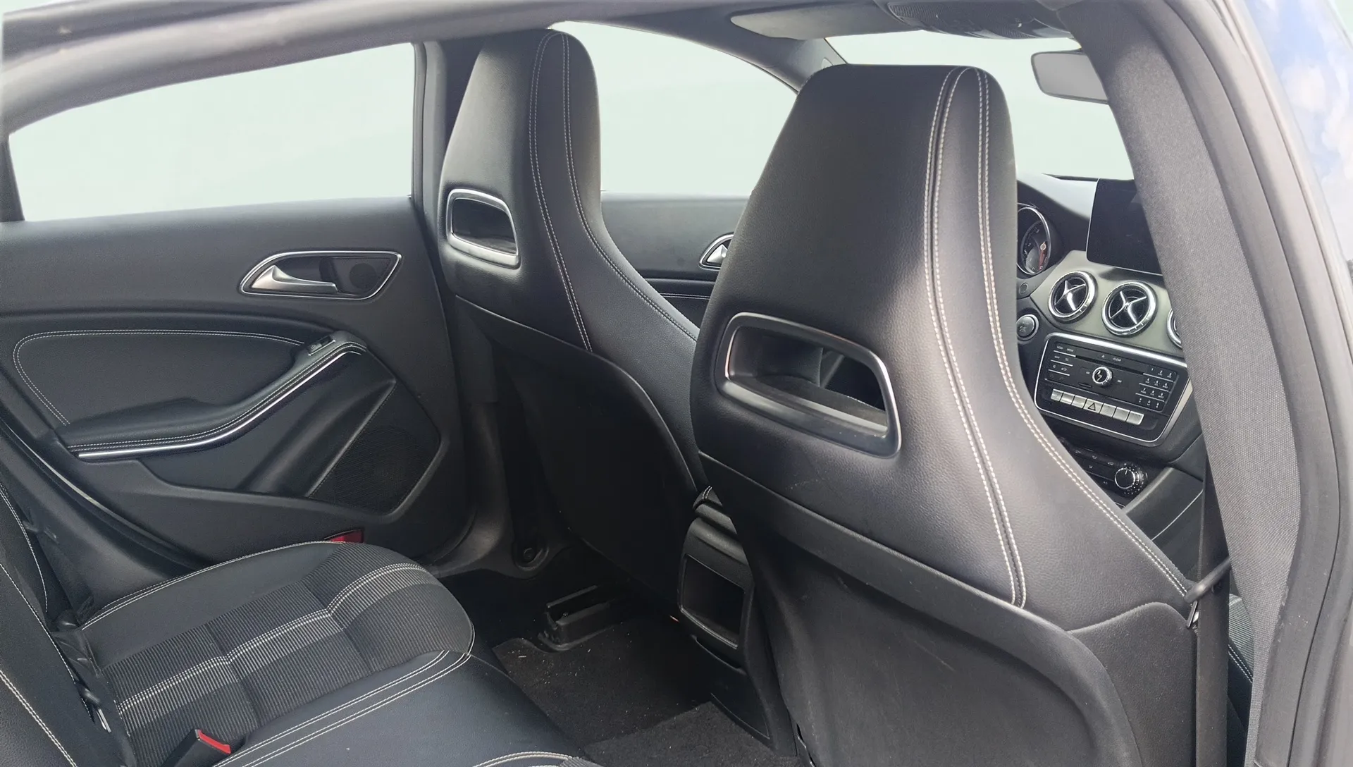 Mercedes-Benz CLA 200 d Shooting Brake - foto 23