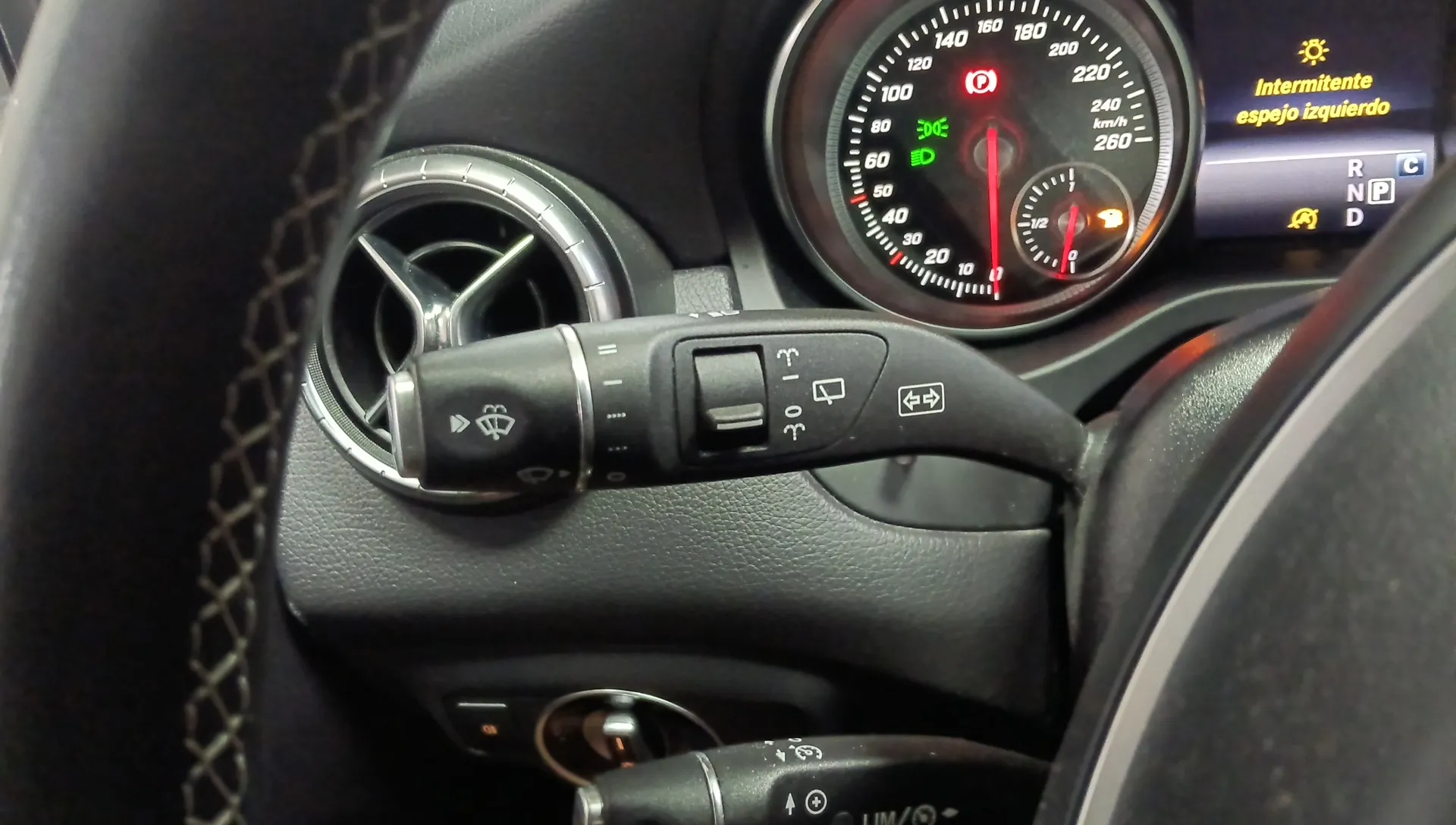 Mercedes-Benz CLA 200 d Shooting Brake - foto 16