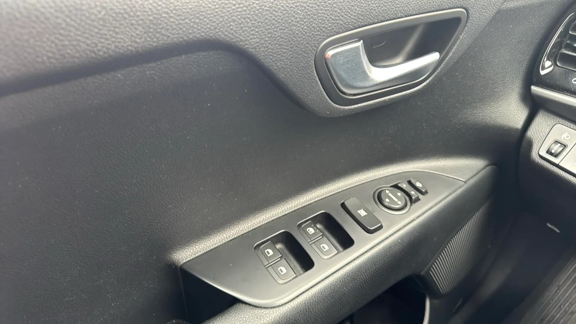 Kia Stonic 1.0 T-GDi Black Edition - foto 19