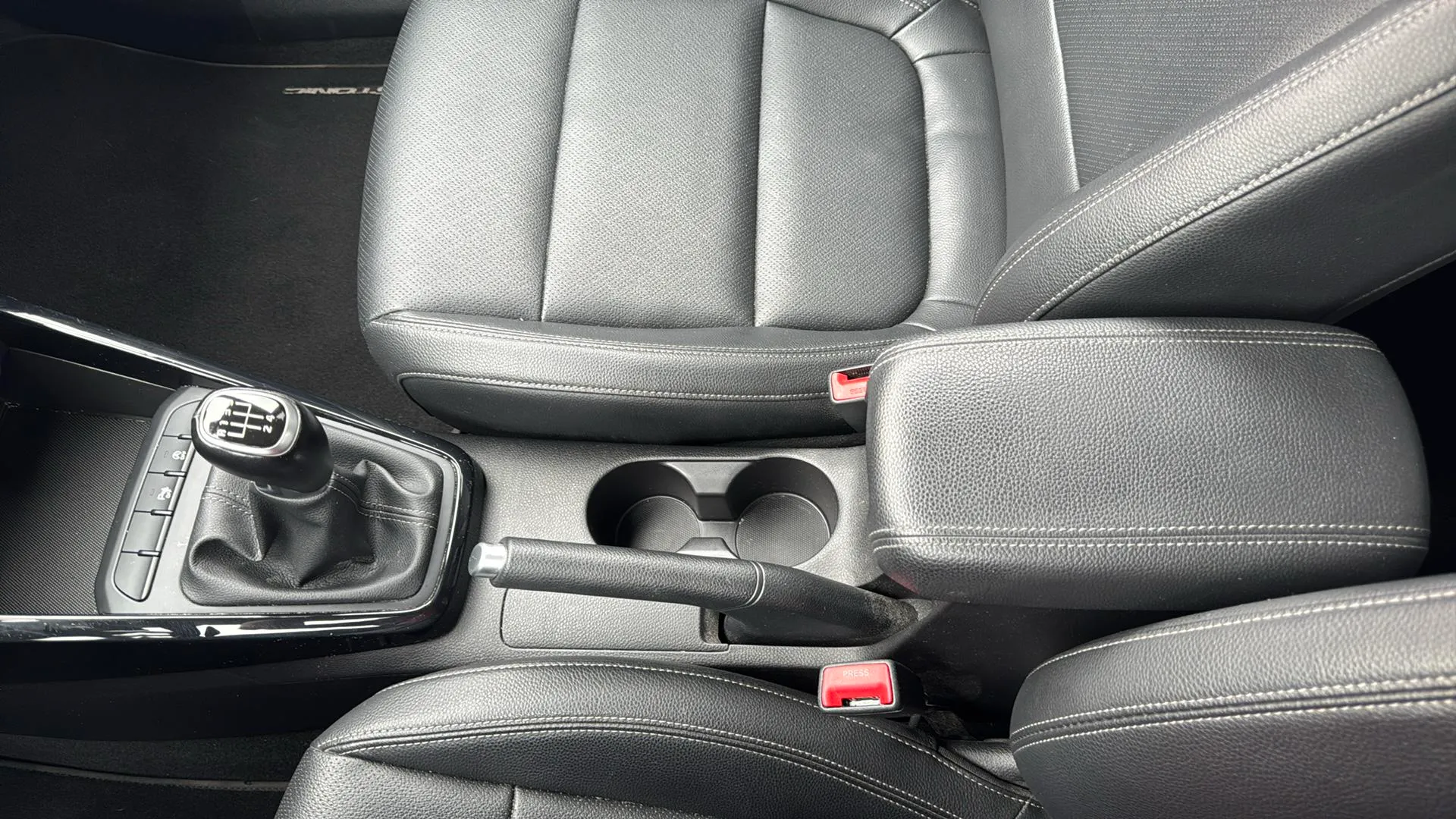Kia Stonic 1.0 T-GDi Black Edition - foto 28