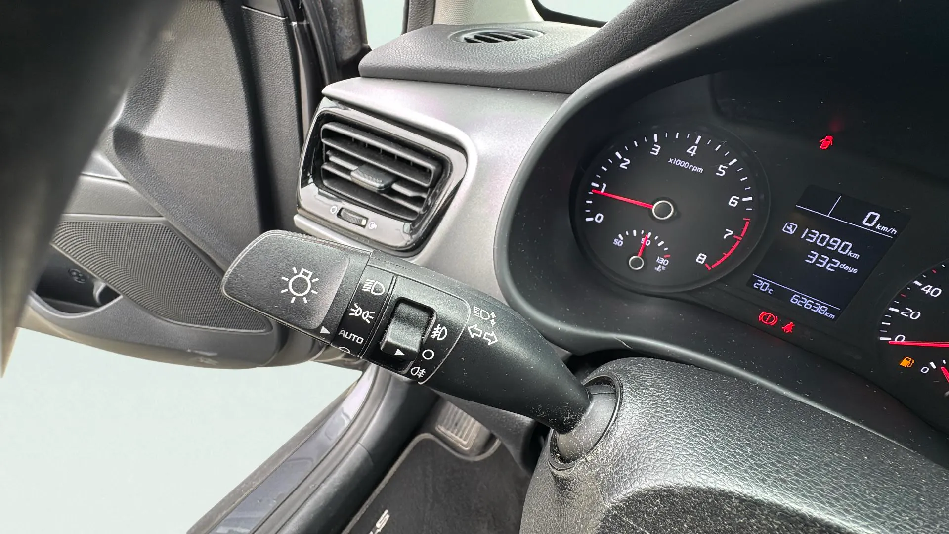 Kia Stonic 1.0 T-GDi Black Edition - foto 13