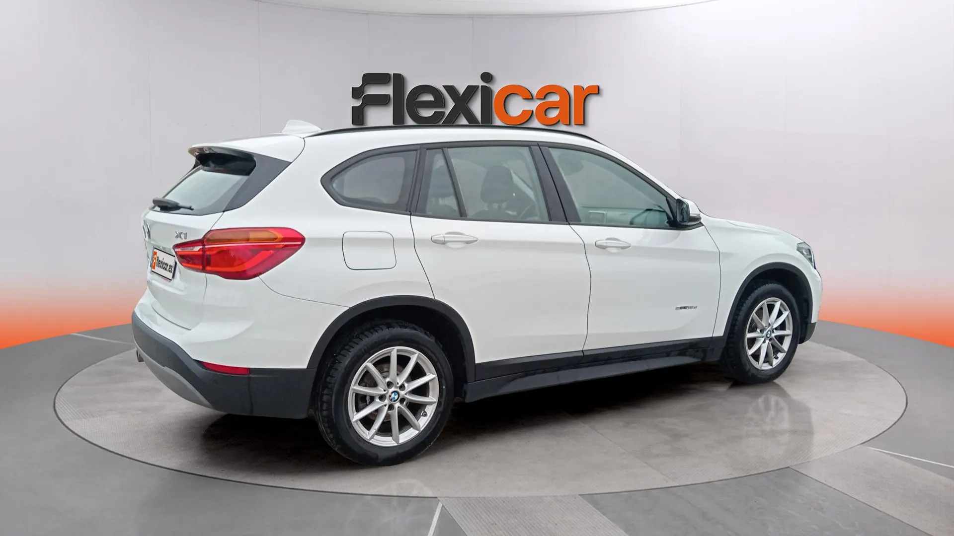BMW X1 sDrive16d - foto 11