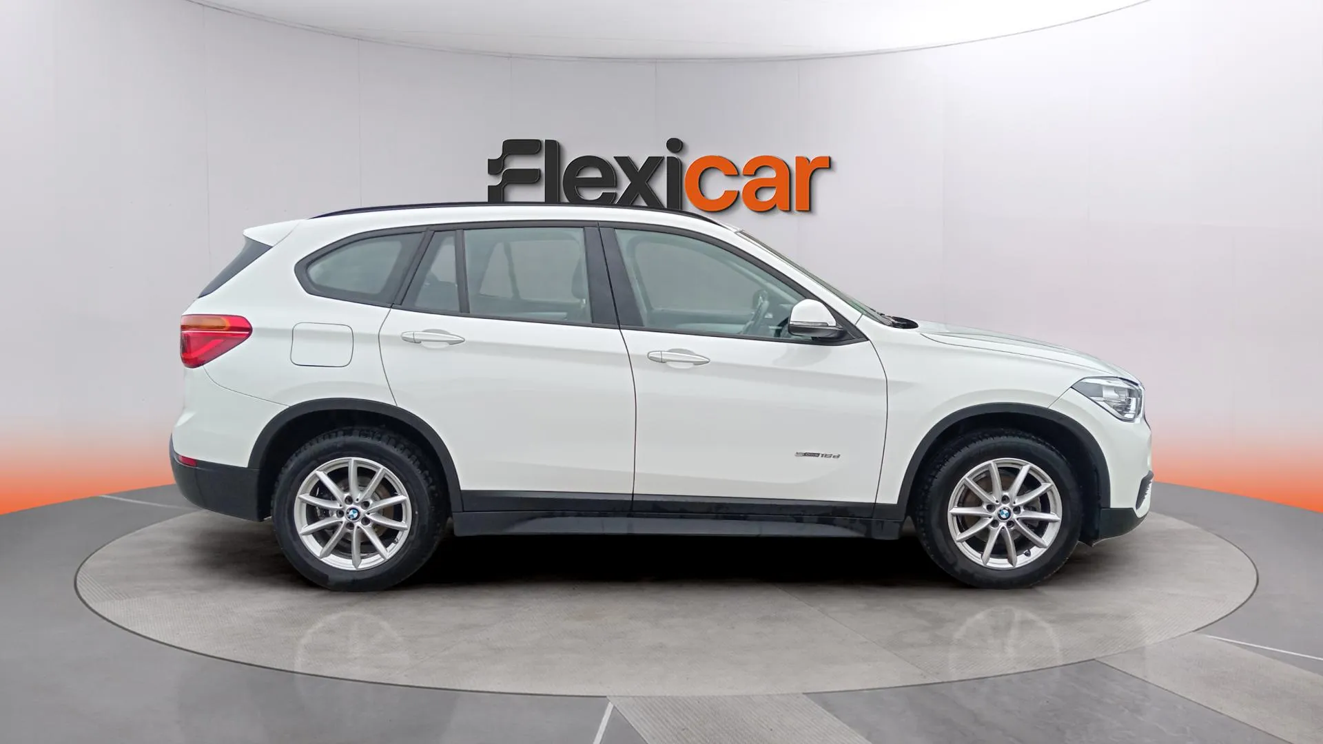 BMW X1 sDrive16d - foto 12