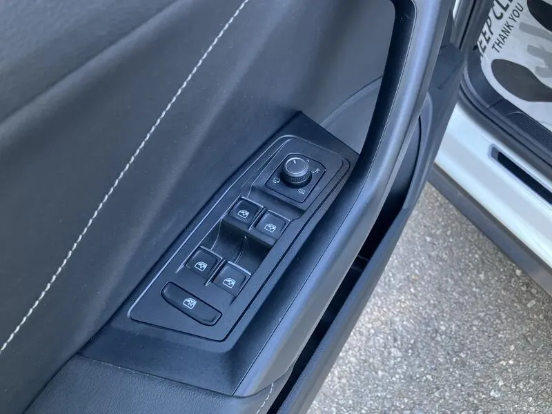 Volkswagen T-Roc R-Line 1.5 TSI DSG - foto 12