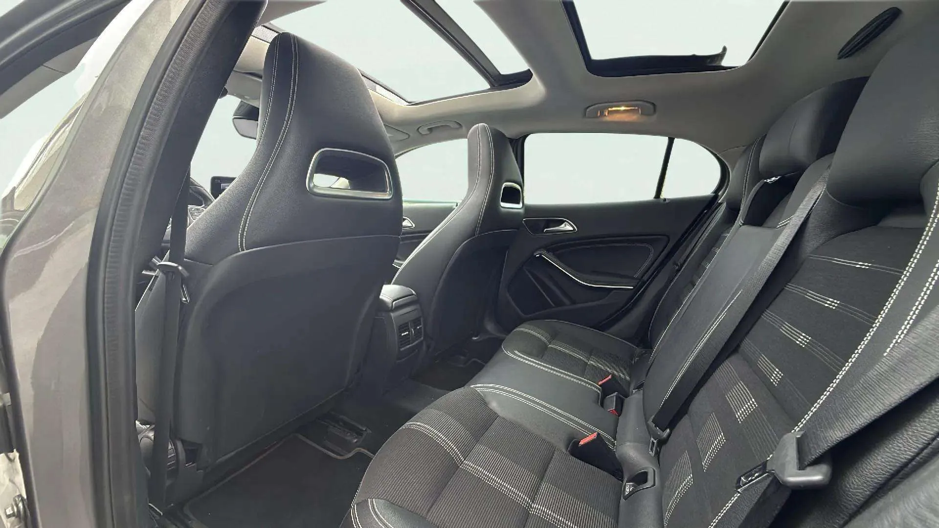 Mercedes-Benz GLA 200 d - foto 19