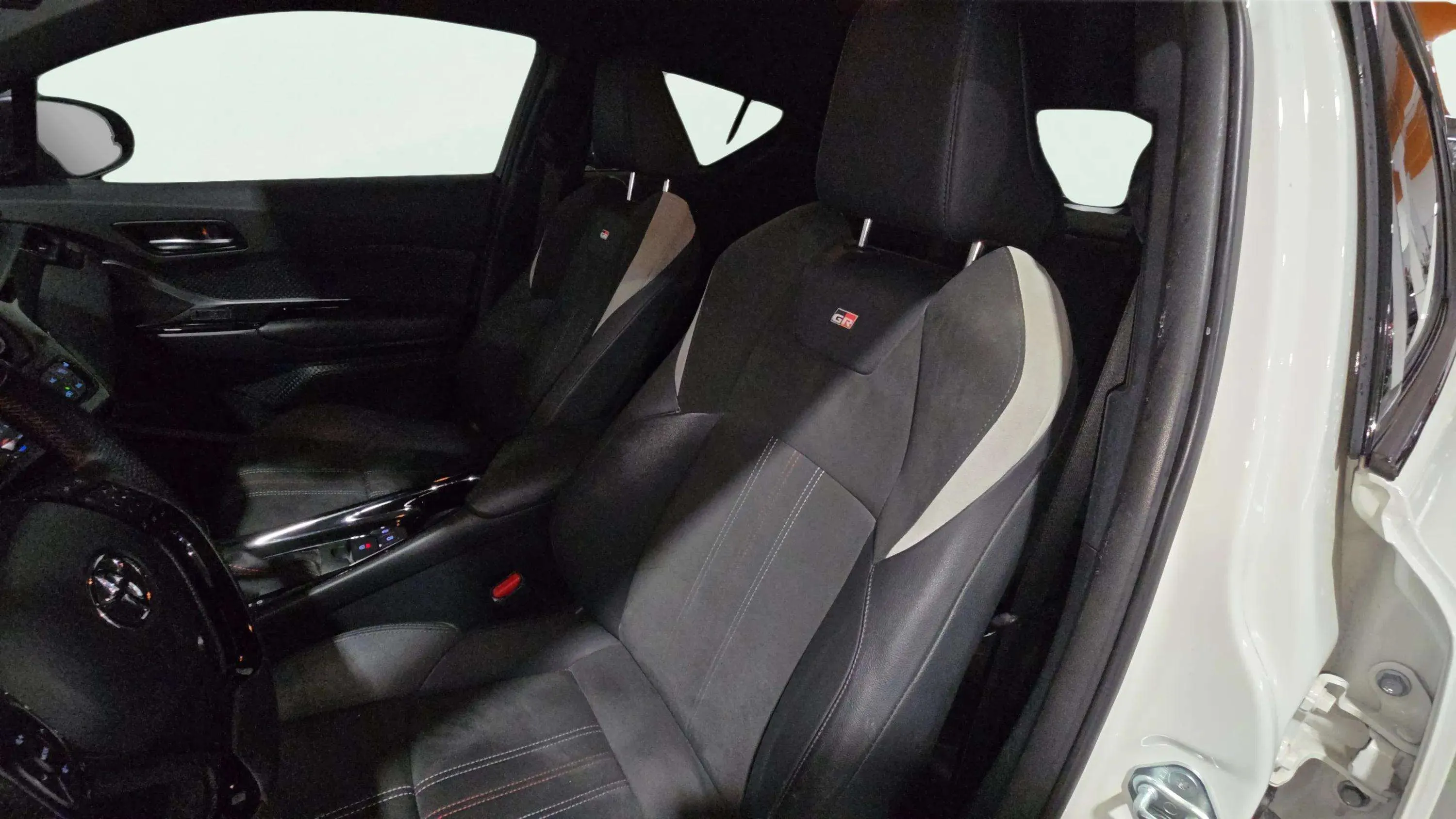 Toyota C-HR 2.0 180H GR Sport - foto 23