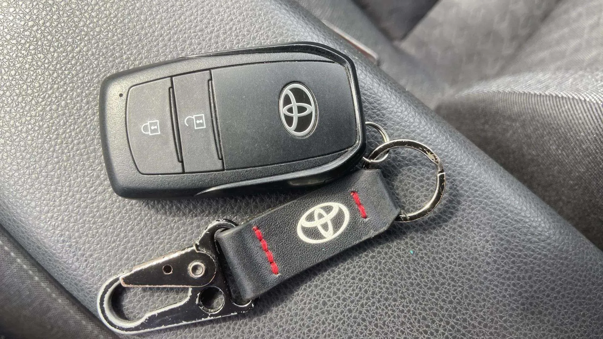 Toyota Yaris 1.5 120H Active Tech - foto 19