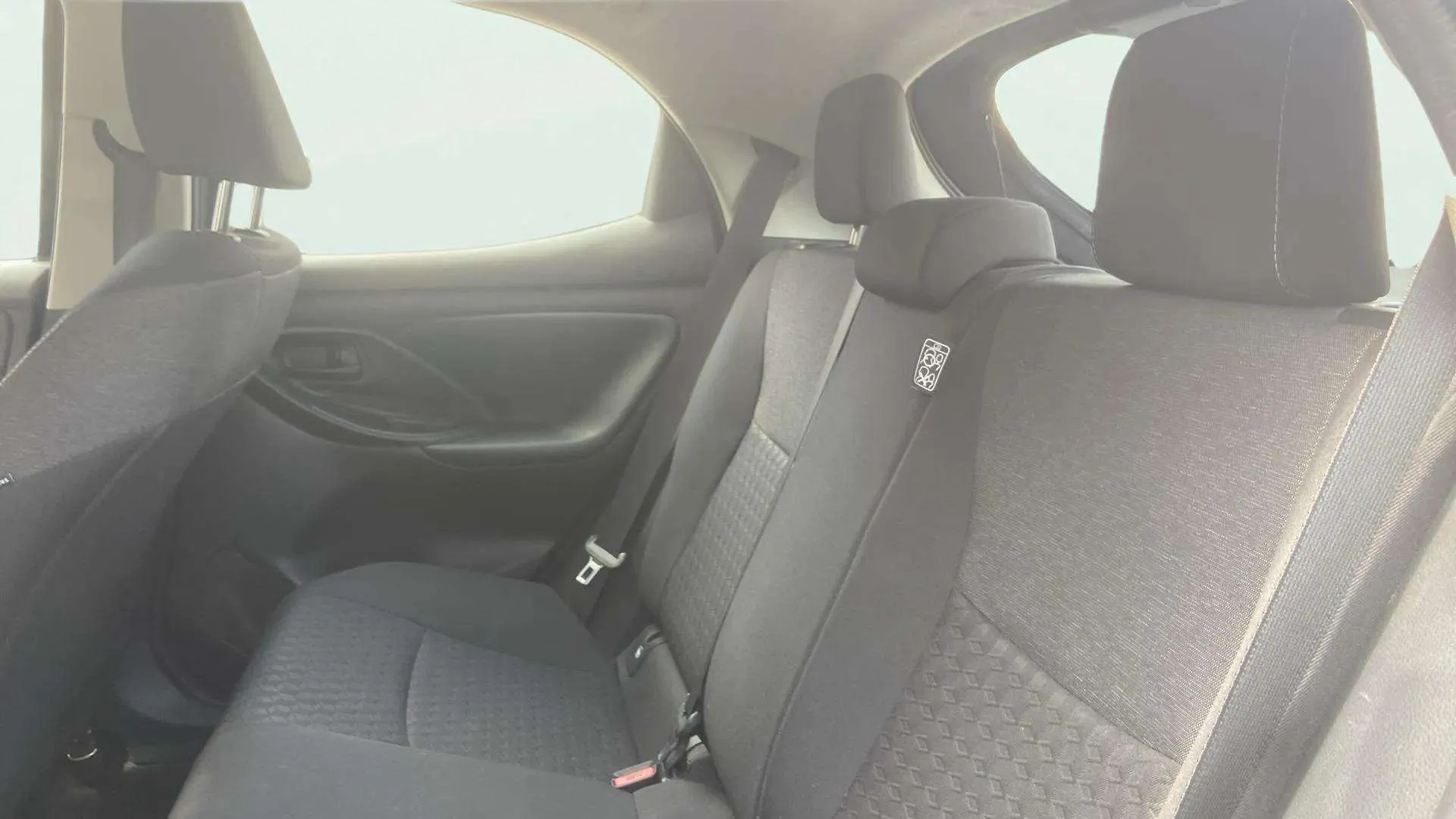 Toyota Yaris 1.5 120H Active Tech - foto 22