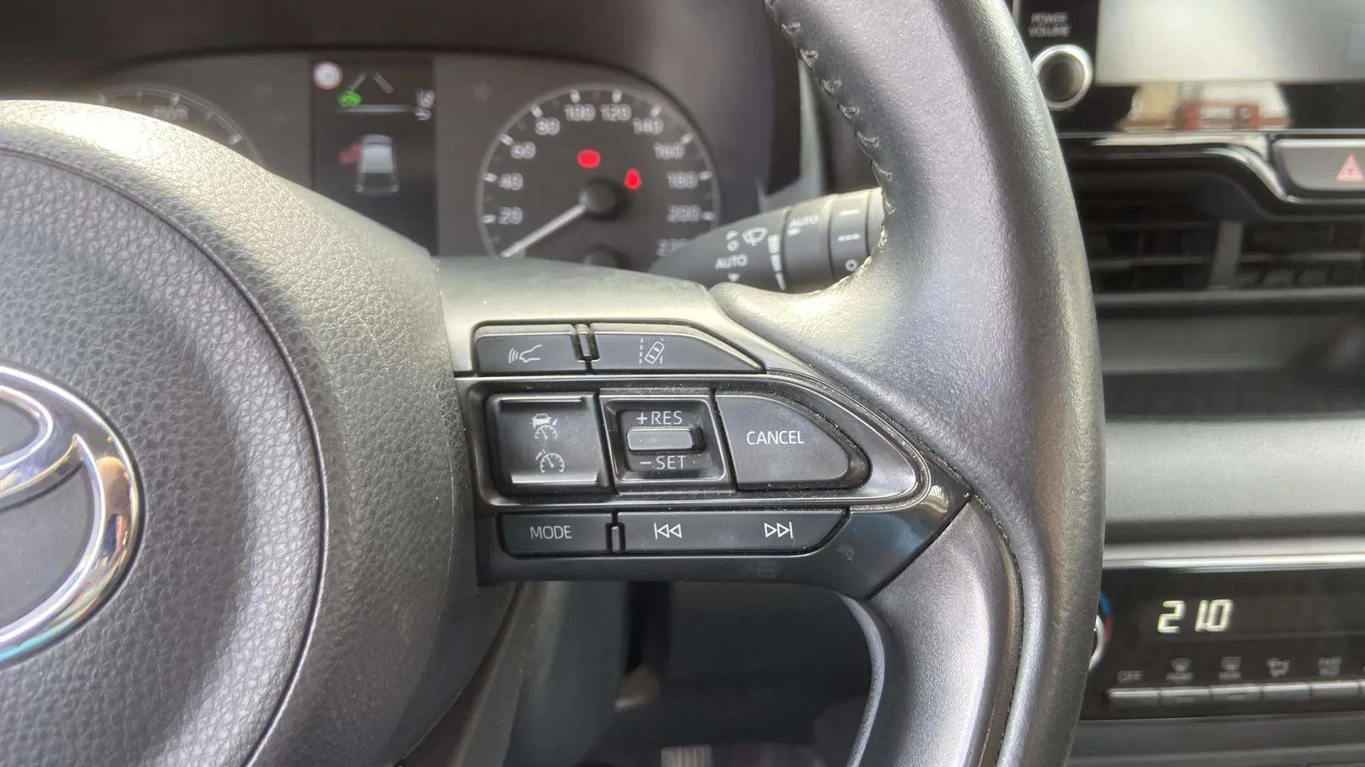 Toyota Yaris 1.5 120H Active Tech - foto 15