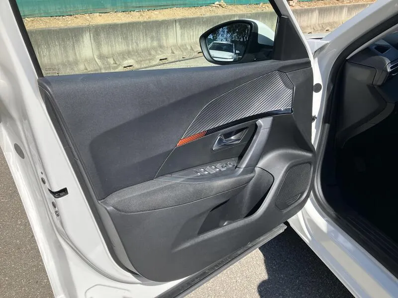 Peugeot 2008 Active PureTech 100 BVM6 - foto 11