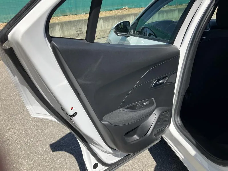 Peugeot 2008 Active PureTech 100 BVM6 - foto 29