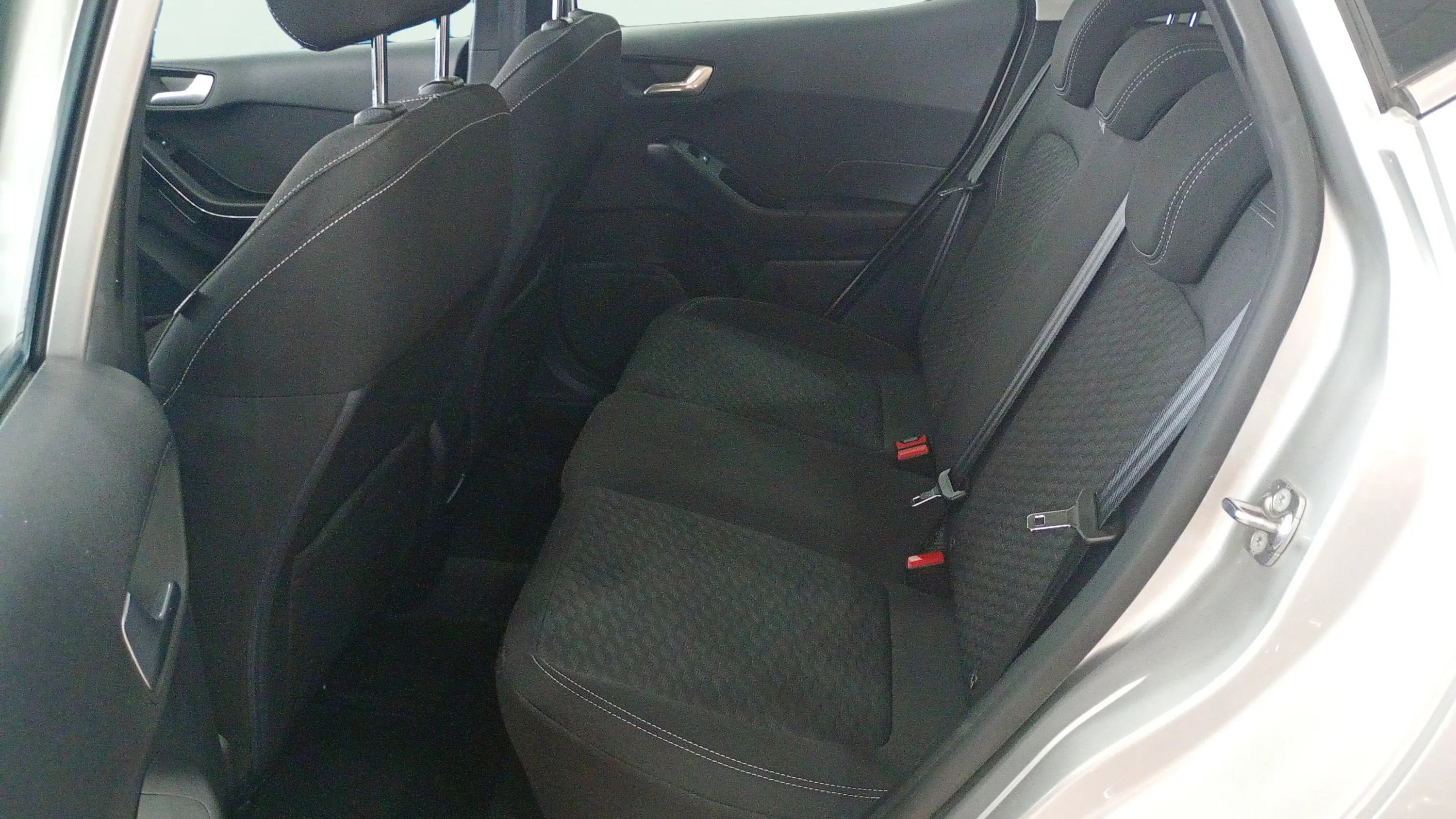 Ford Fiesta 1.0 EcoBoost MHEV Trend - foto 18