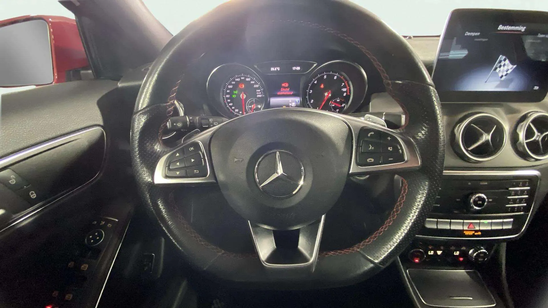 Mercedes-Benz GLA 180 - foto 9