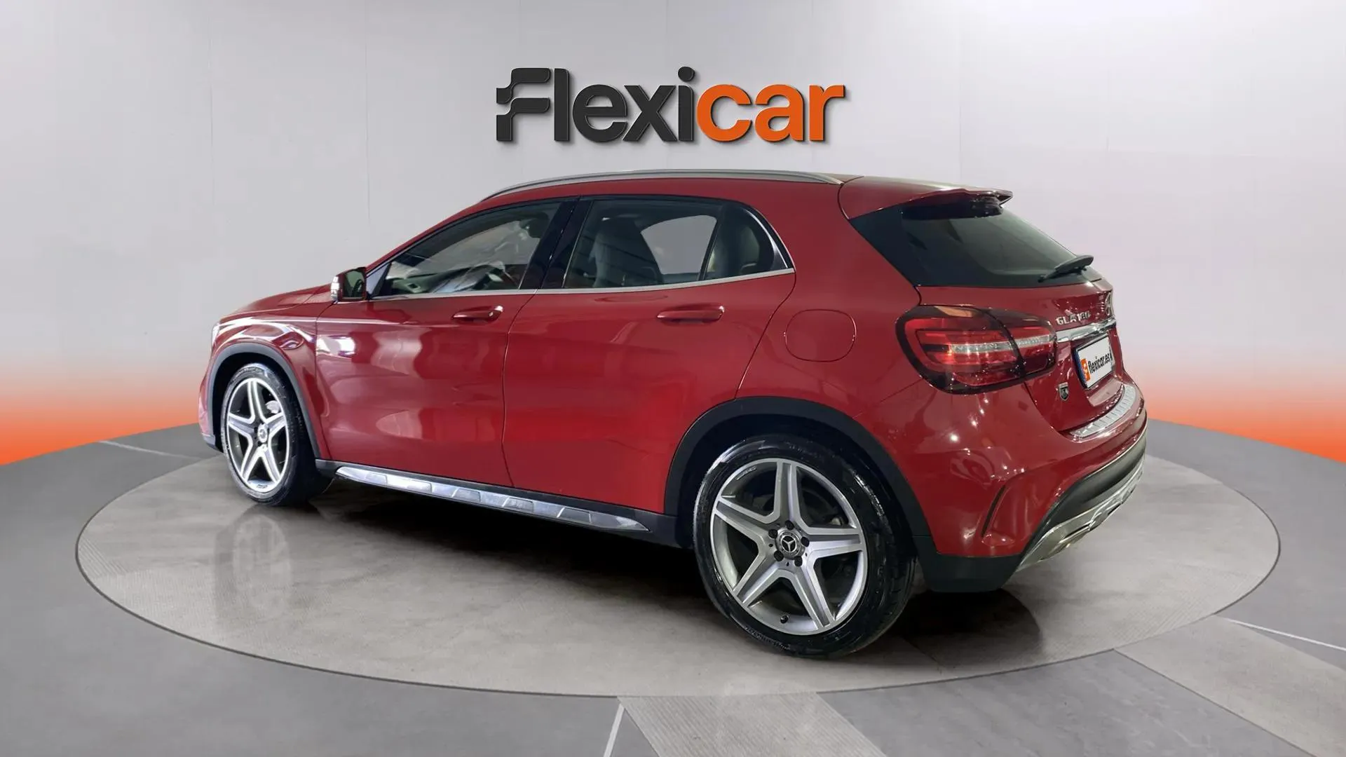 Mercedes-Benz GLA 180 - foto 7