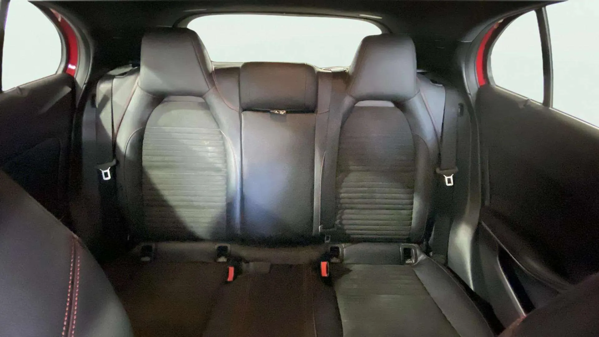 Mercedes-Benz GLA 180 - foto 15