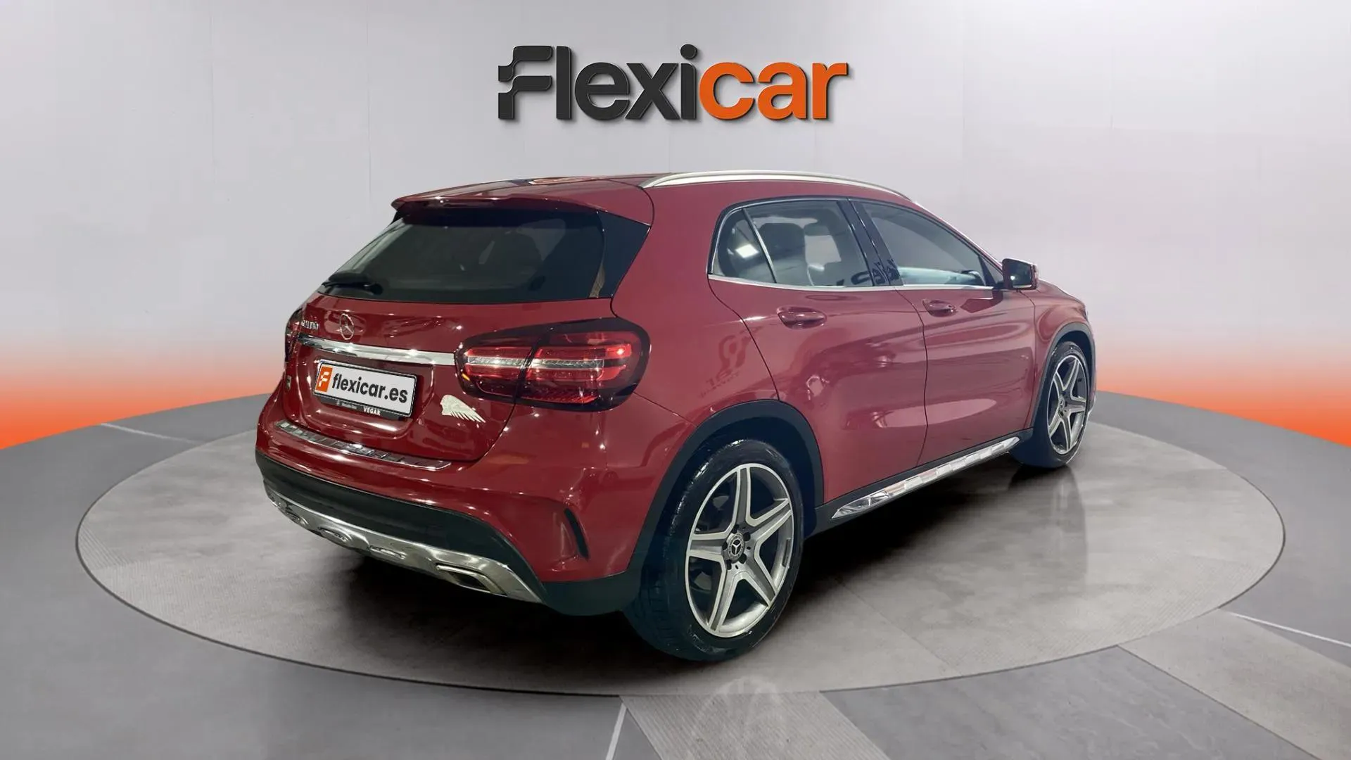 Mercedes-Benz GLA 180 - foto 8