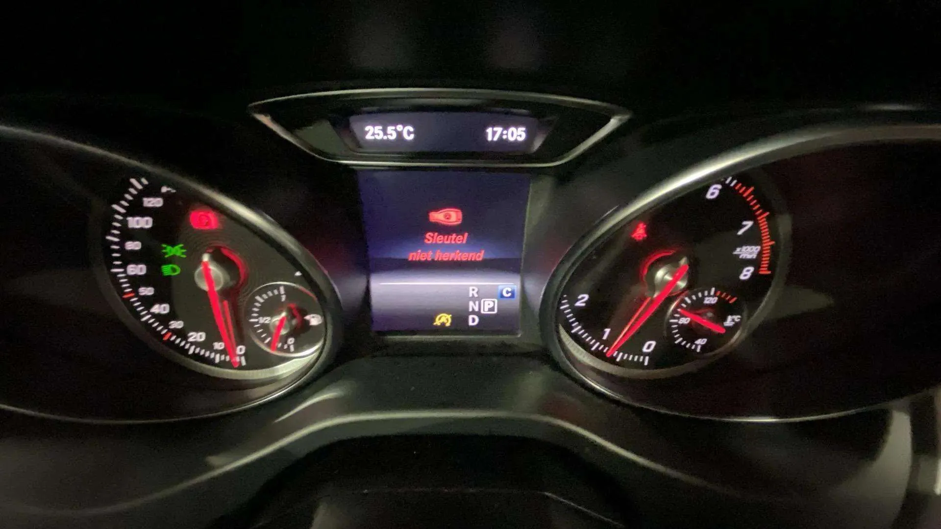Mercedes-Benz GLA 180 - foto 11