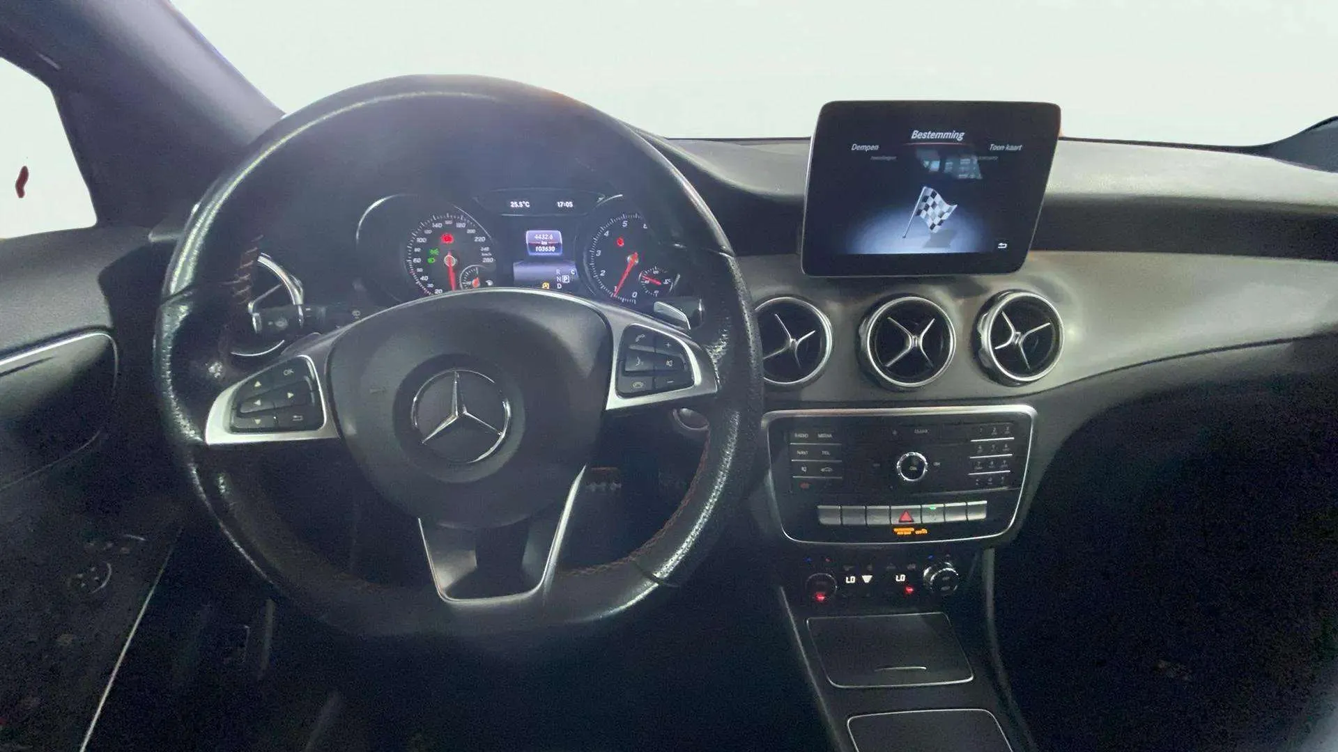 Mercedes-Benz GLA 180 - foto 10