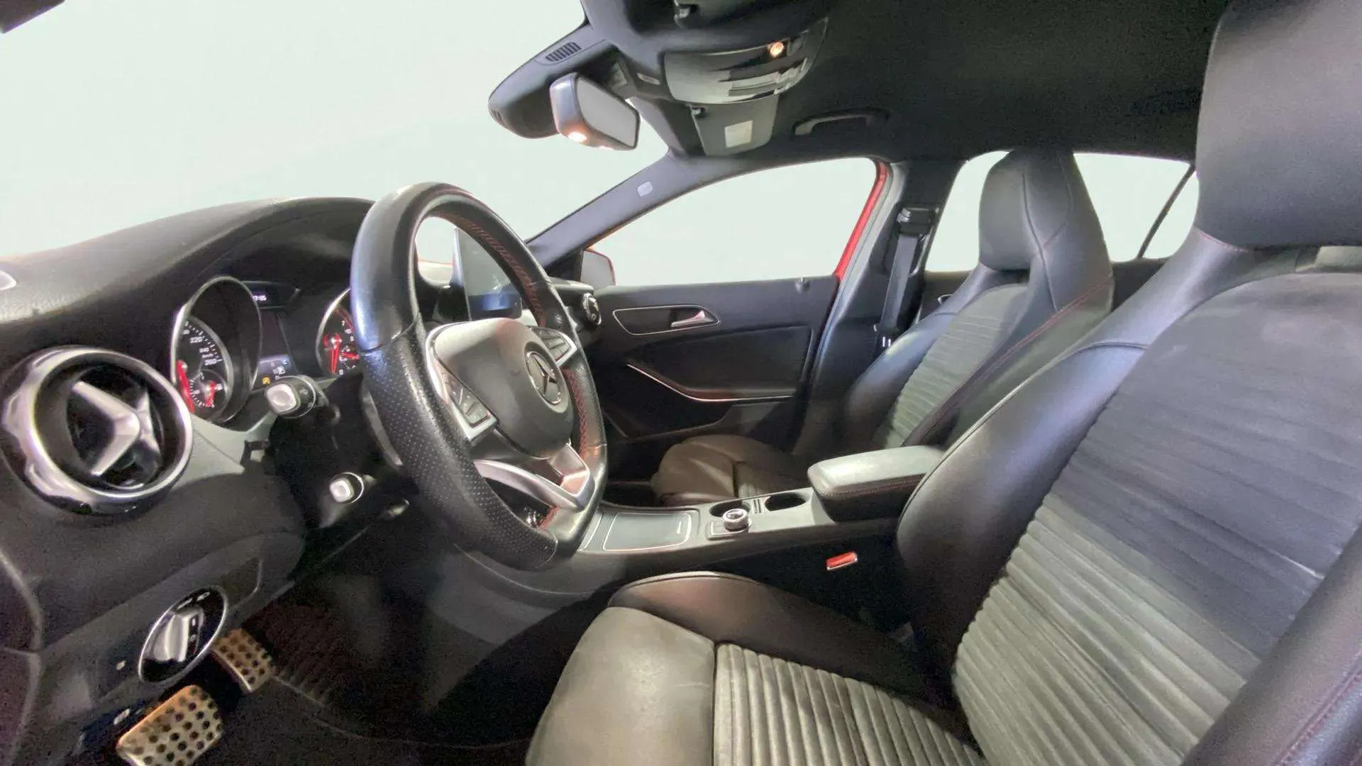 Mercedes-Benz GLA 180 - foto 13