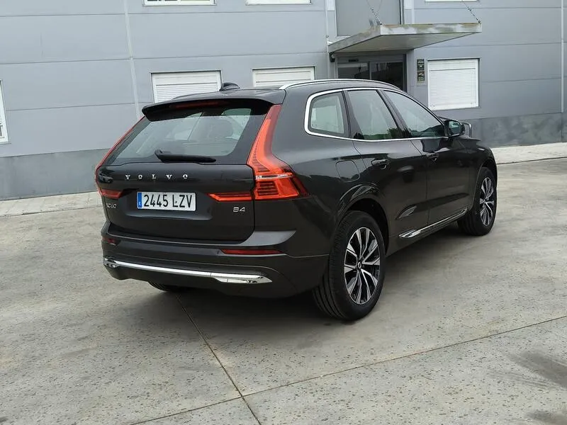Volvo XC60 2.0 B4 D Plus Dark - foto 6
