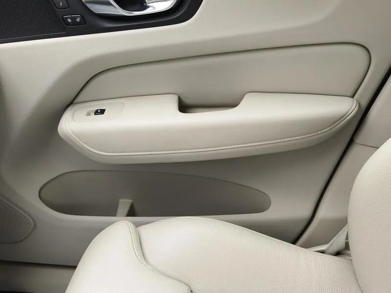 Volvo XC60 2.0 B4 D Plus Dark - foto 21