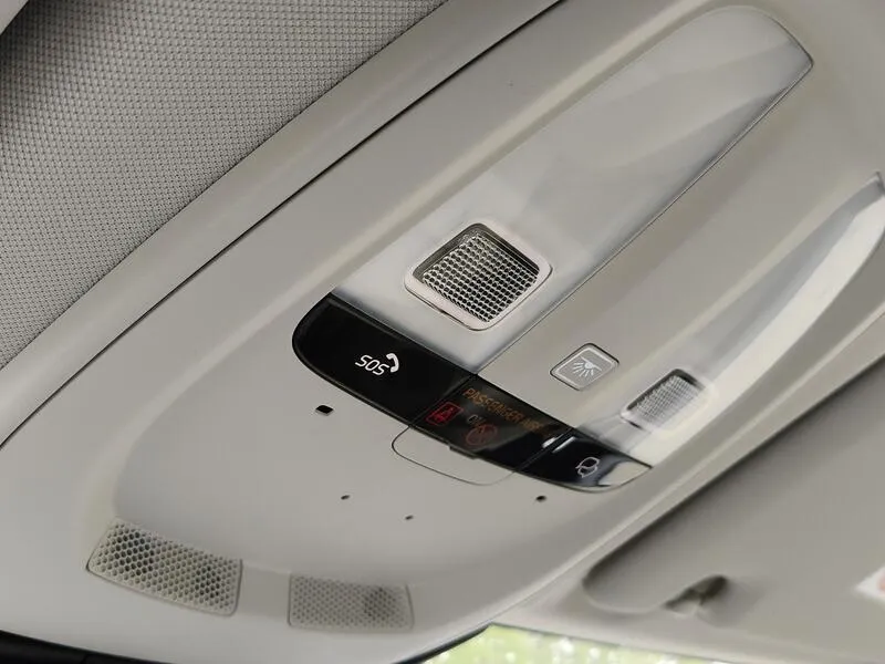 Volvo XC60 2.0 B4 D Plus Dark - foto 23