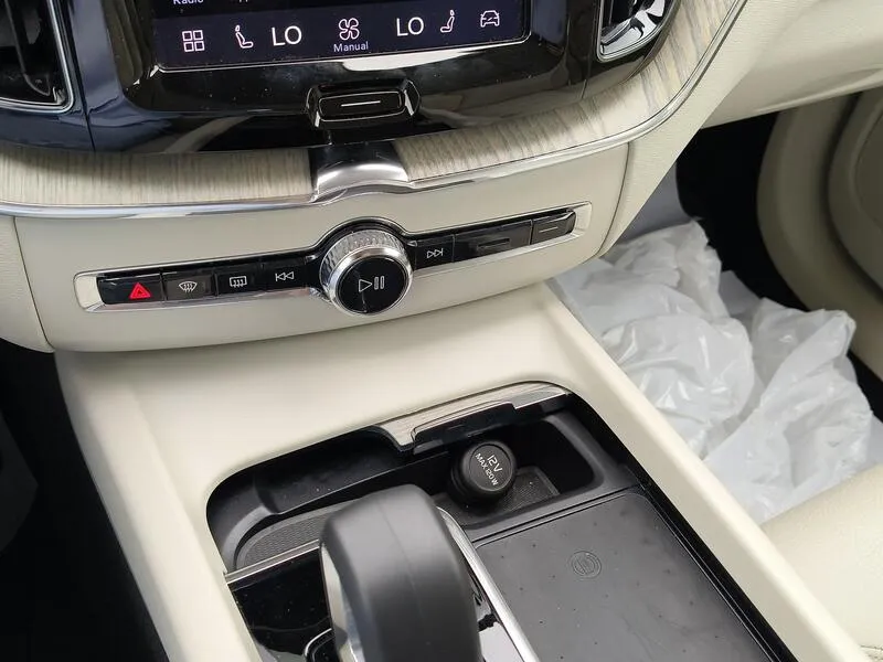 Volvo XC60 2.0 B4 D Plus Dark - foto 12