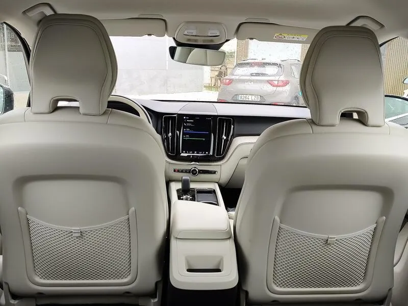 Volvo XC60 2.0 B4 D Plus Dark - foto 38