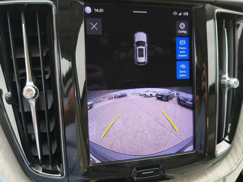 Volvo XC60 2.0 B4 D Plus Dark - foto 17