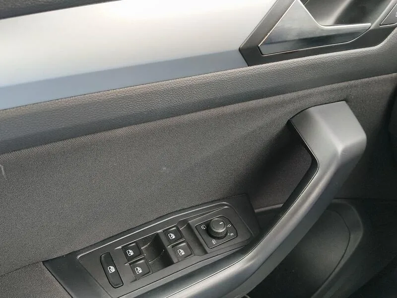 Volkswagen T-Roc Life 2.0 TDI - foto 29