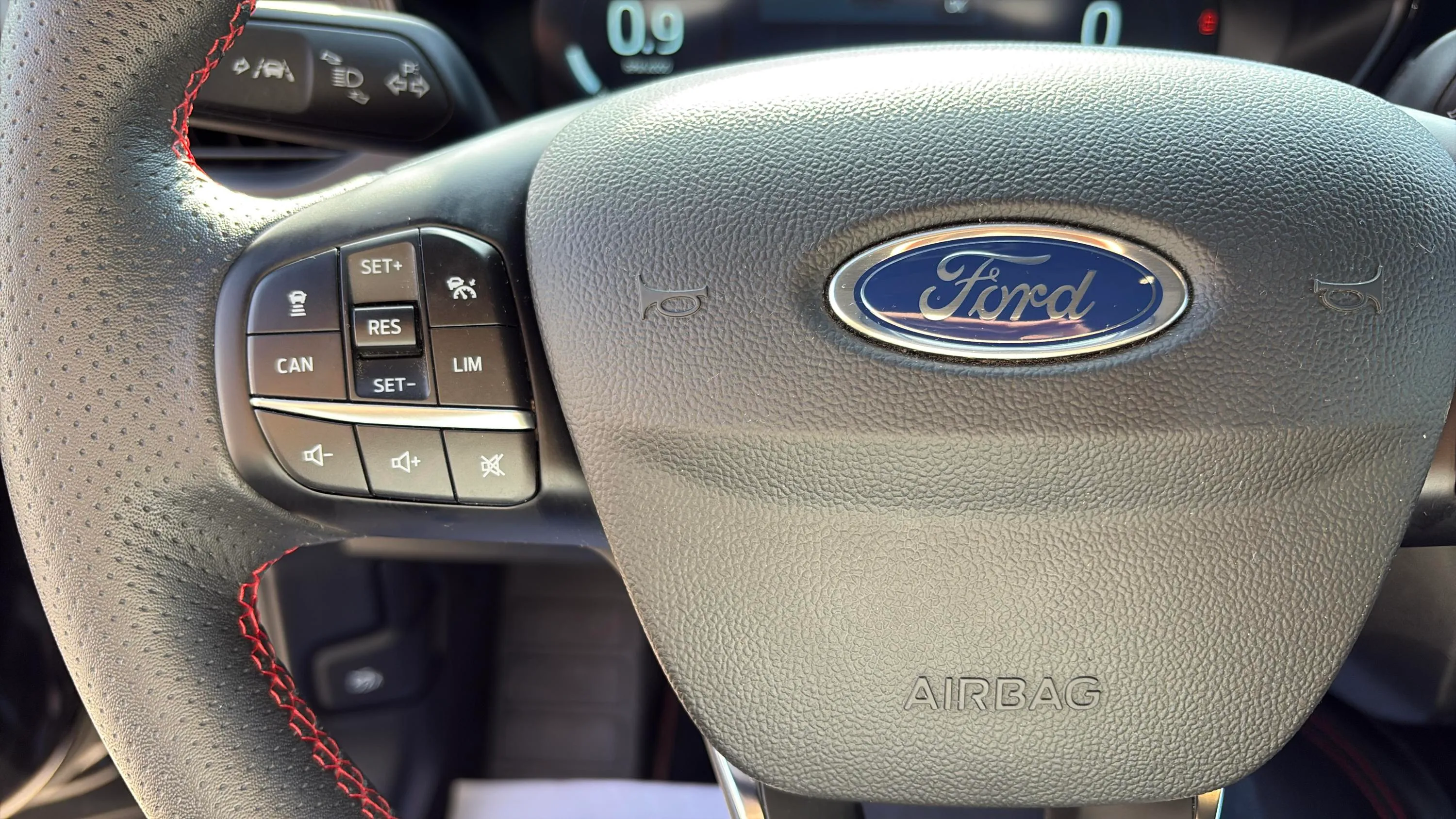 Ford Focus ST 2.3 EcoBoost - foto 11