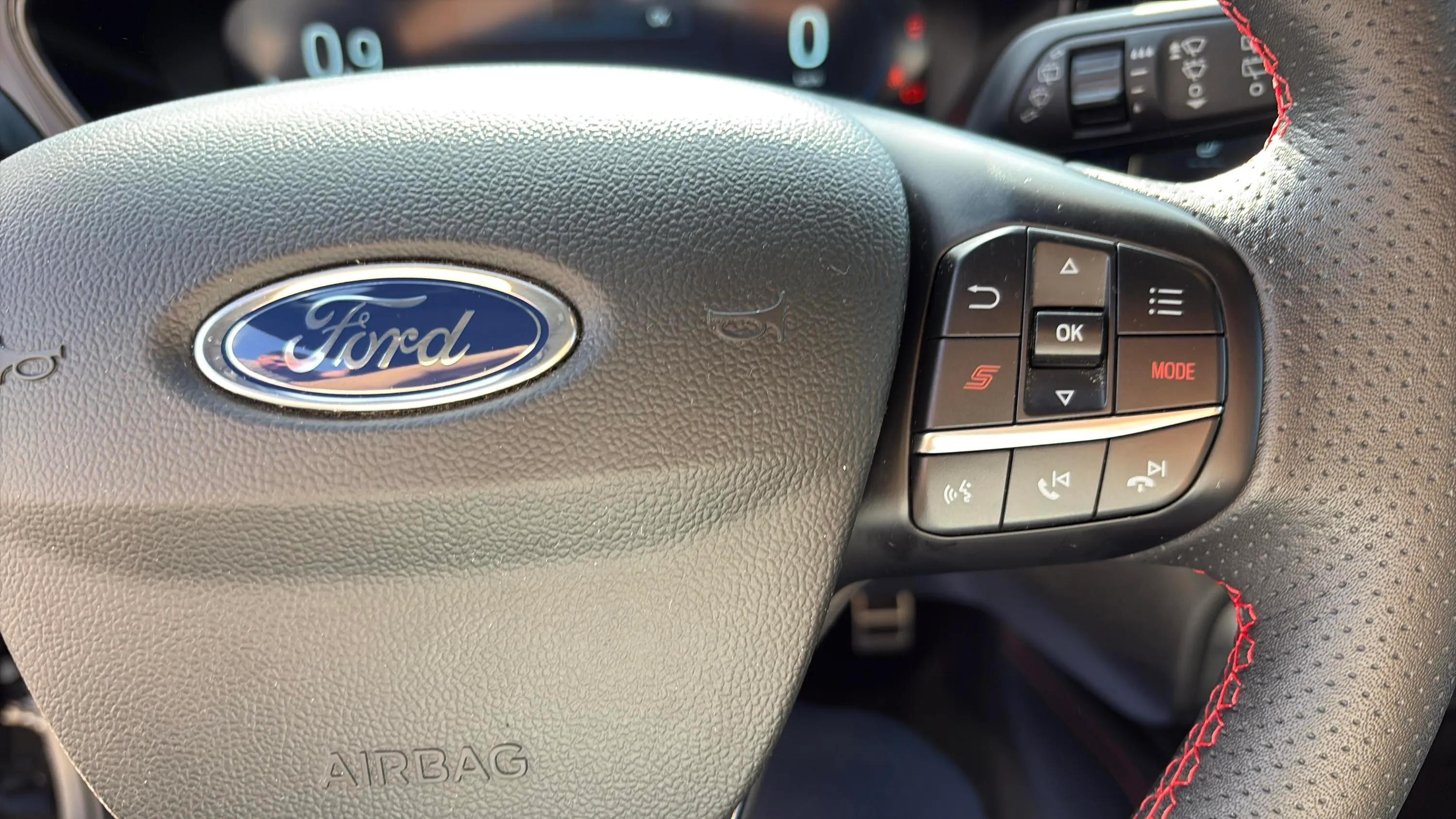 Ford Focus ST 2.3 EcoBoost - foto 12