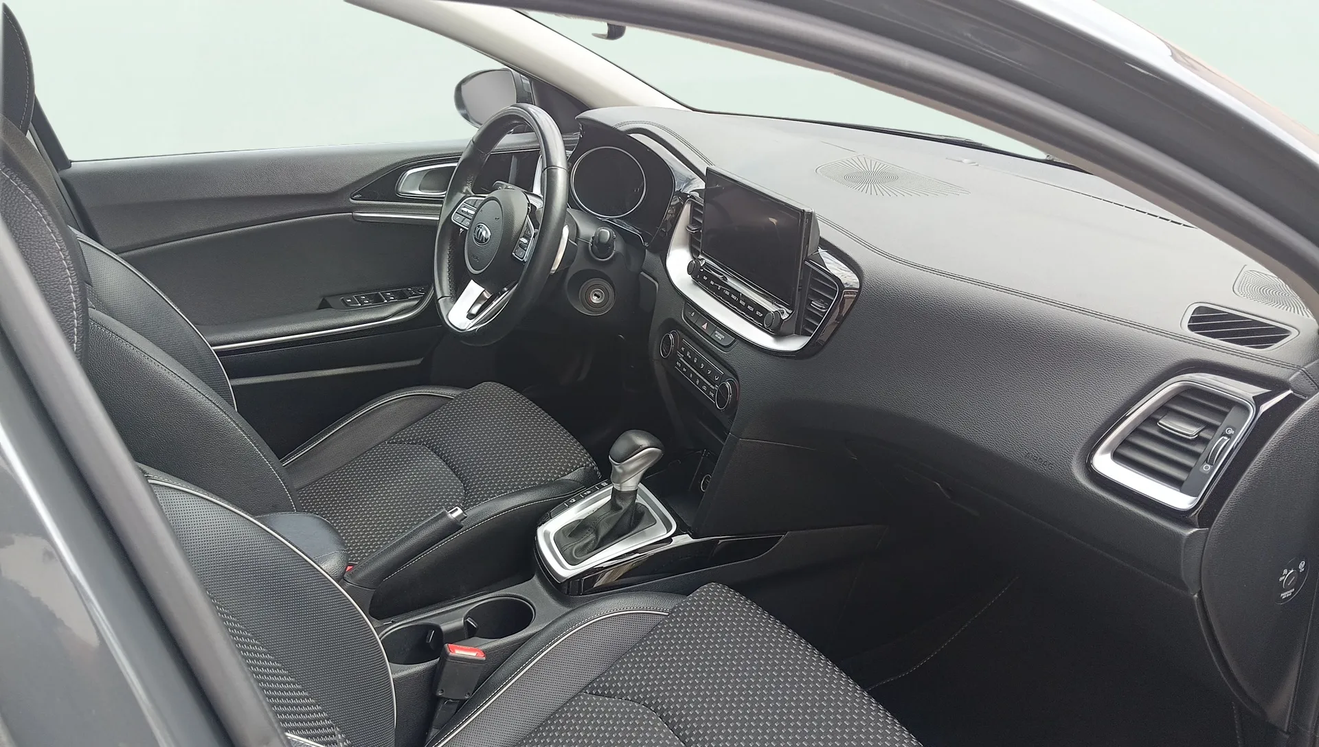 Kia Ceed 1.6 MHEV Tech DCT - foto 21