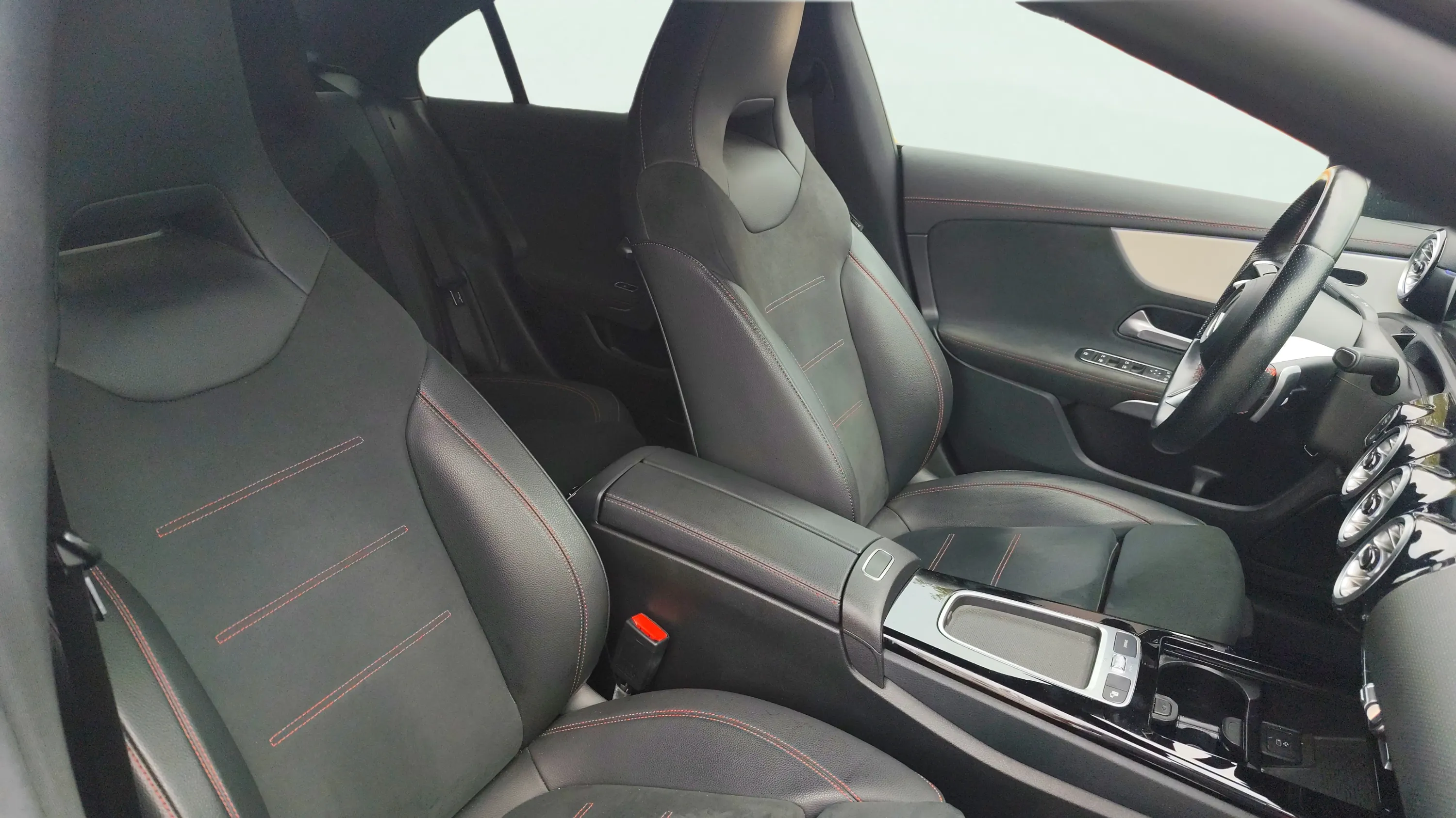 Mercedes-Benz CLA 200 D DCT - foto 21