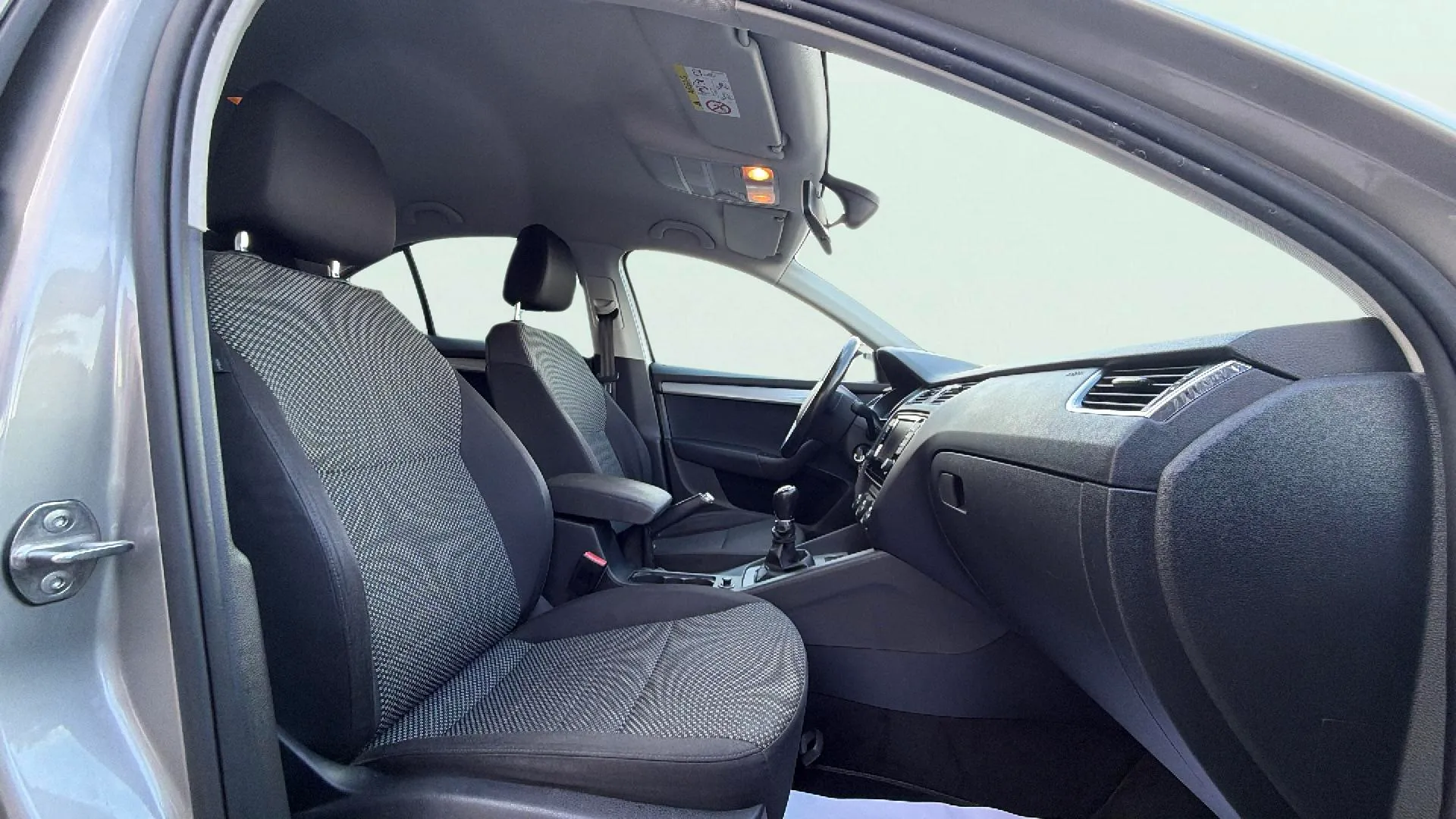 Škoda Octavia Combi 1.6 TDI CR Active - foto 14