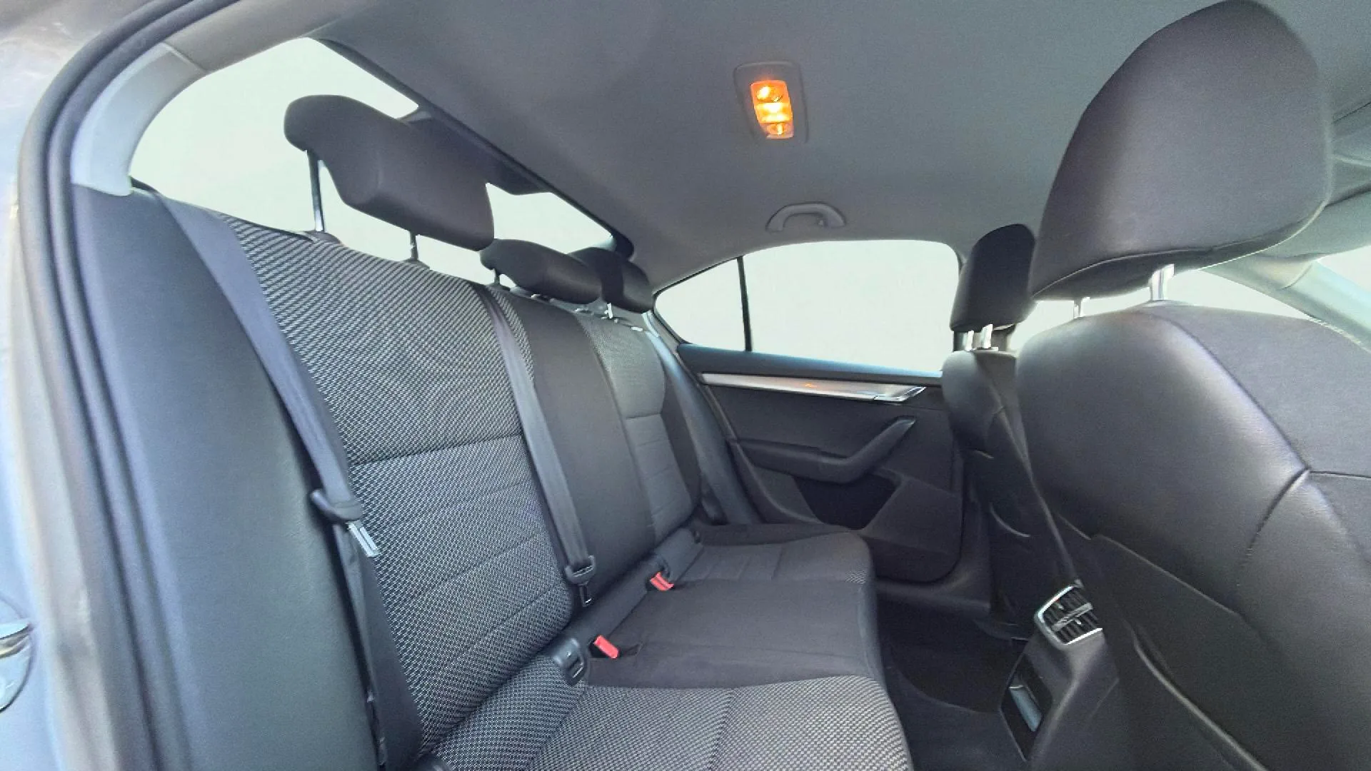 Škoda Octavia Combi 1.6 TDI CR Active - foto 17