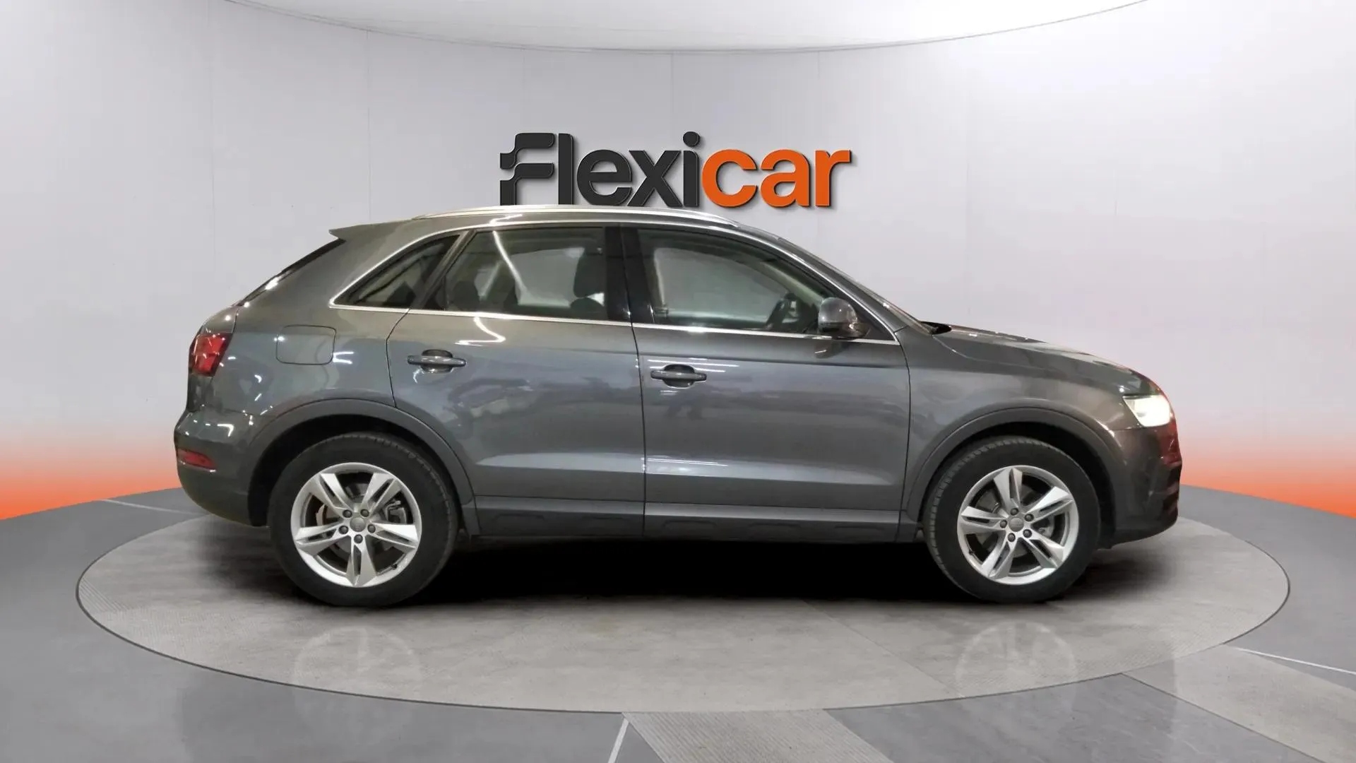 Audi Q3 2.0 TDI - foto 3