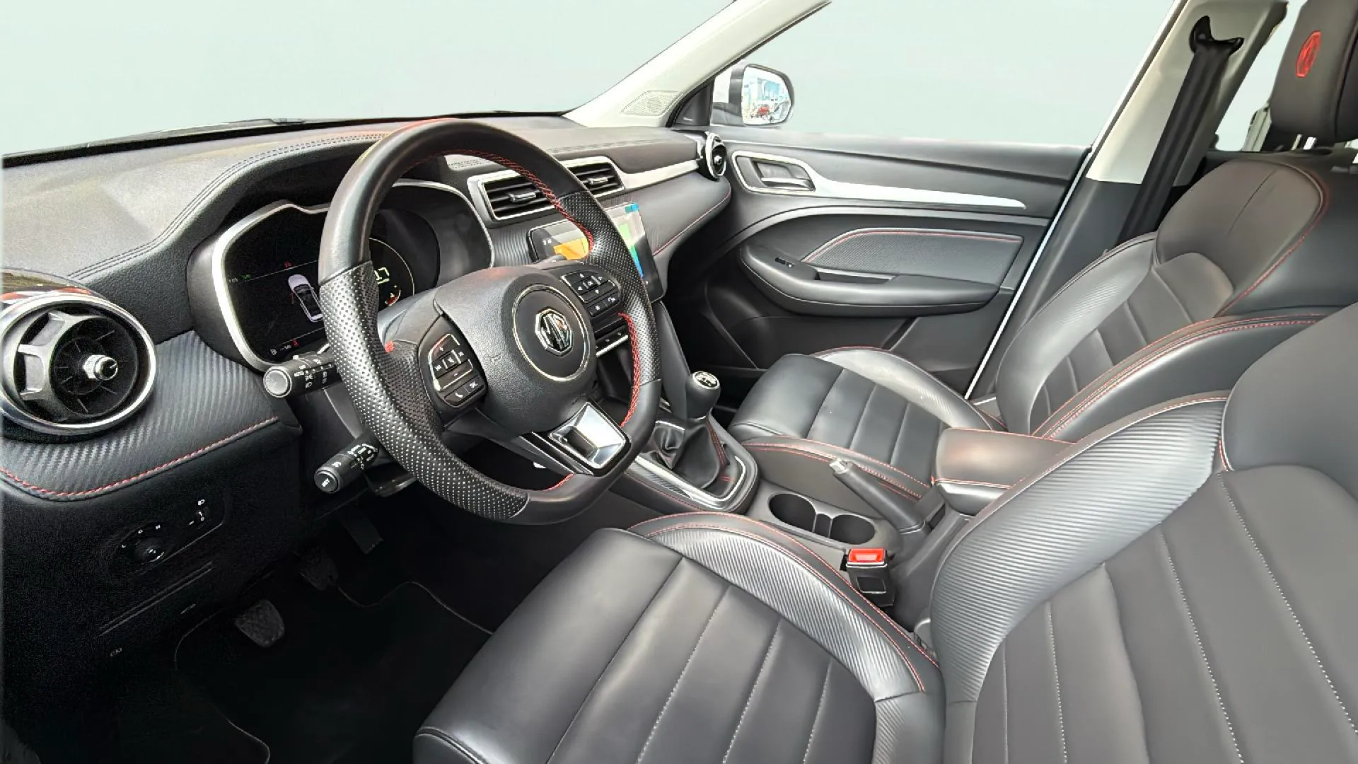MG ZS 1.0T Luxury - foto 14