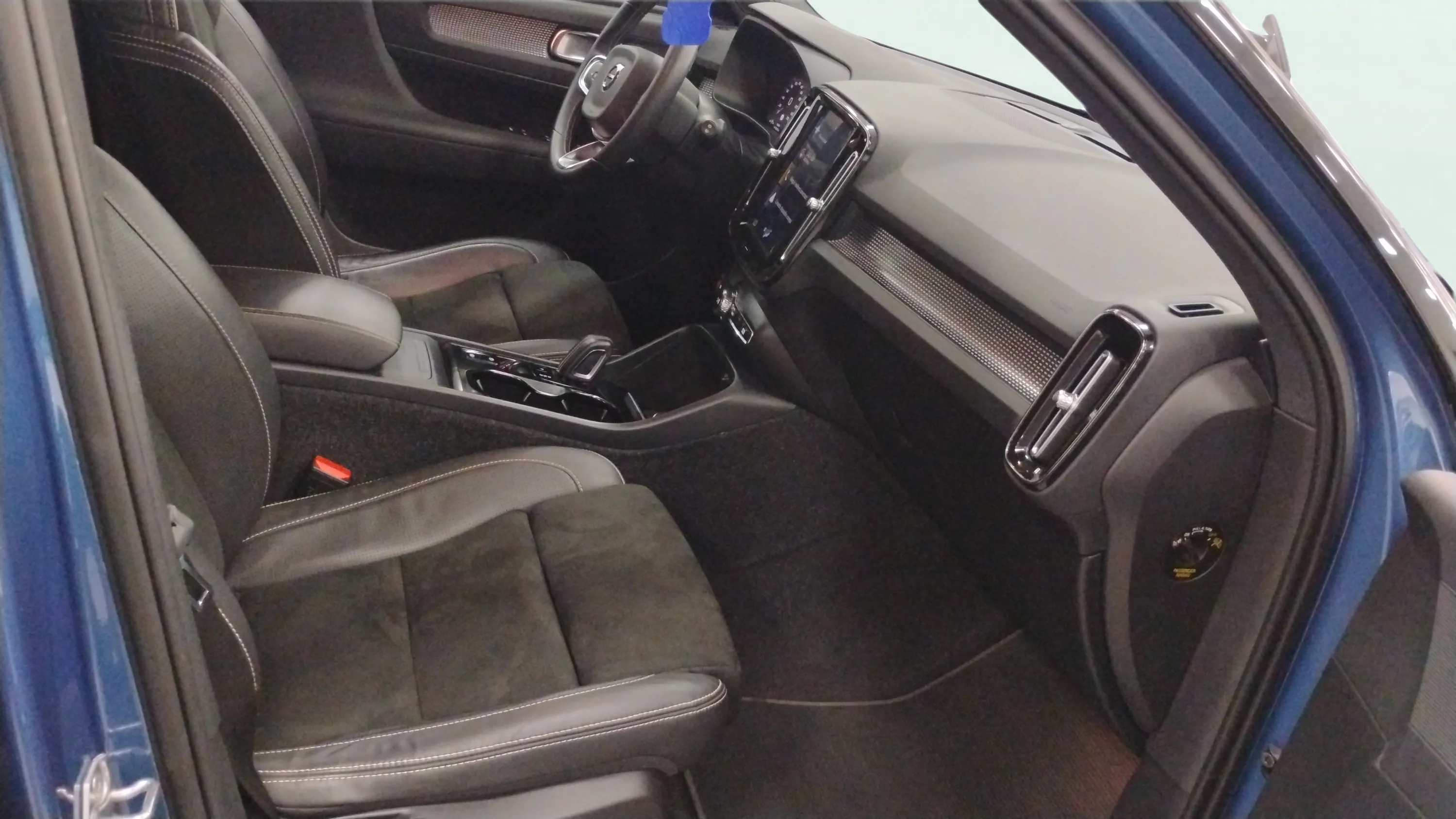 Volvo XC40 1.5 T2 R-Design - foto 11