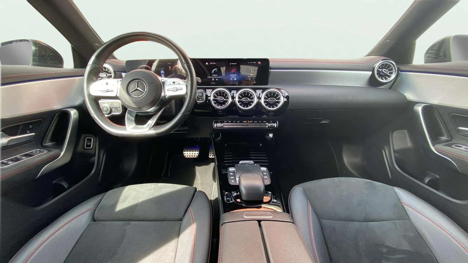 Mercedes-Benz CLA 180 - foto 12