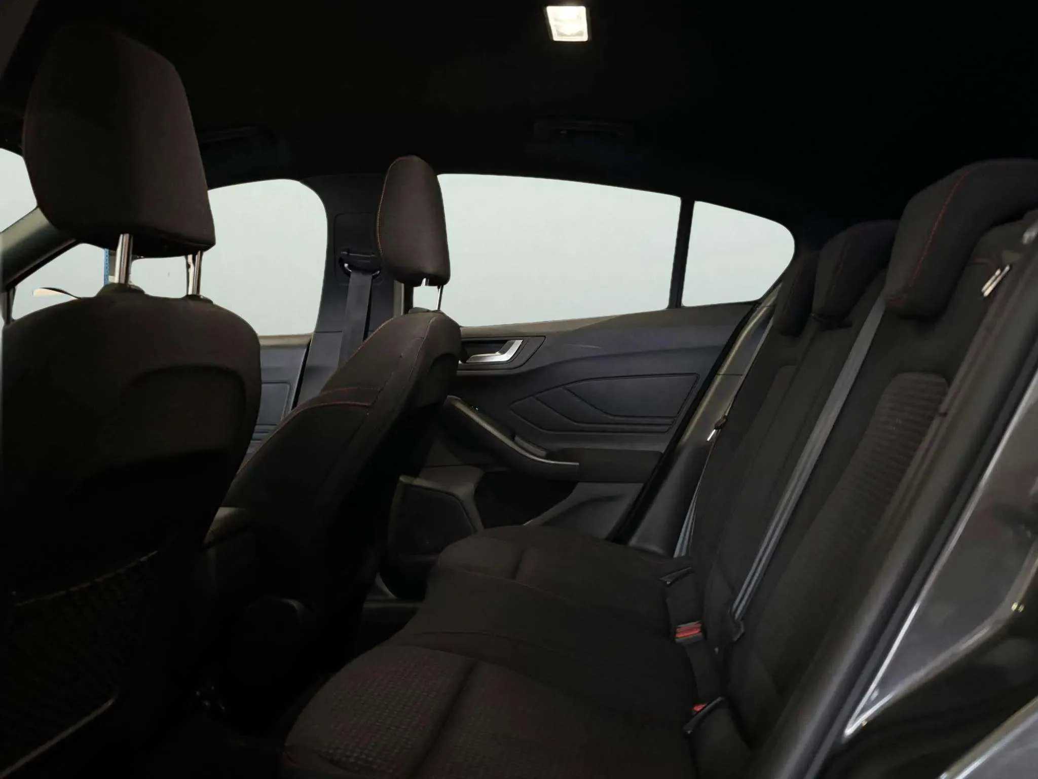 Ford Focus 1.0 EcoBoost MHEV ST-Line Design SIP - foto 14