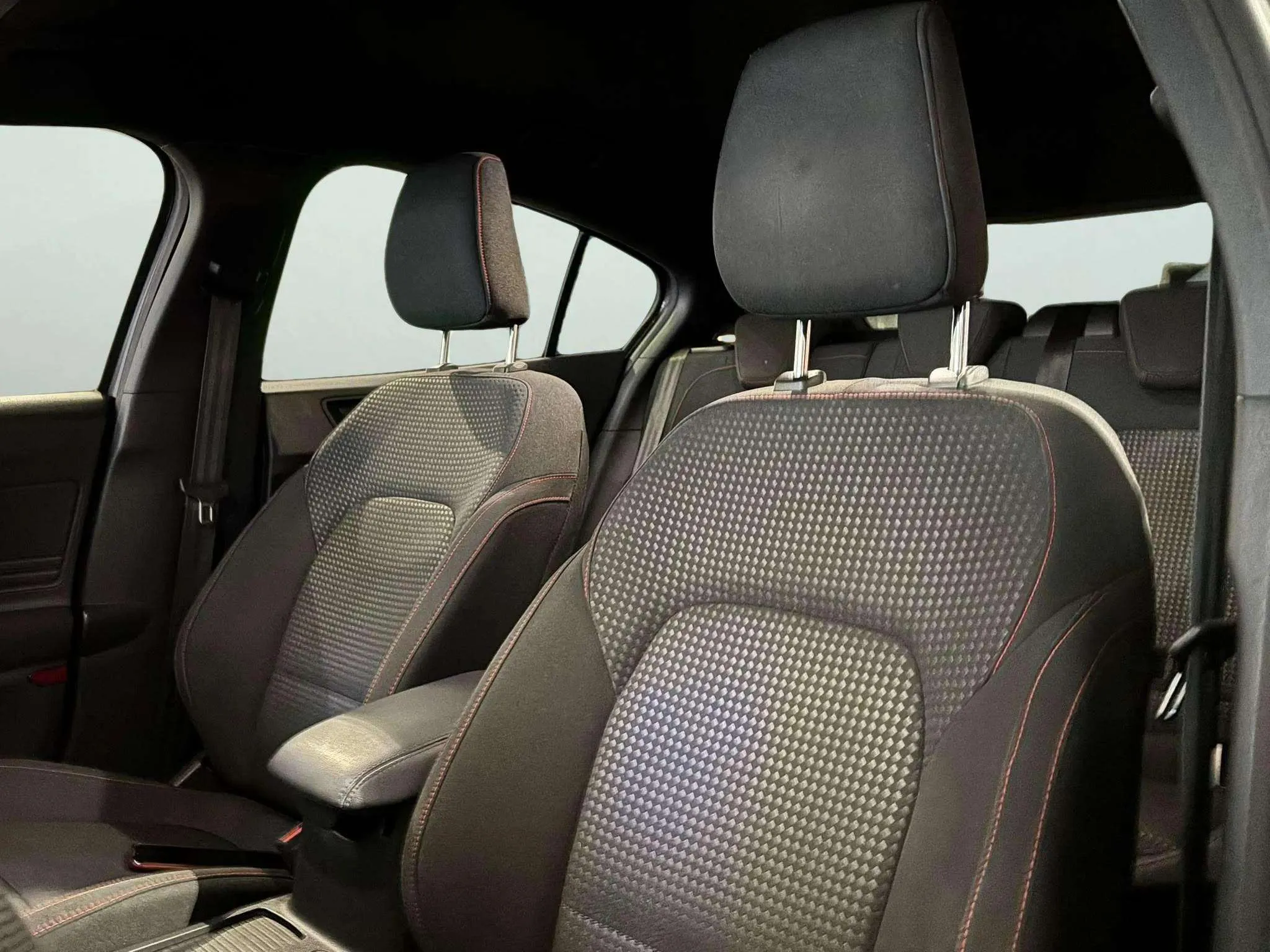 Ford Focus 1.0 EcoBoost MHEV ST-Line Design SIP - foto 10