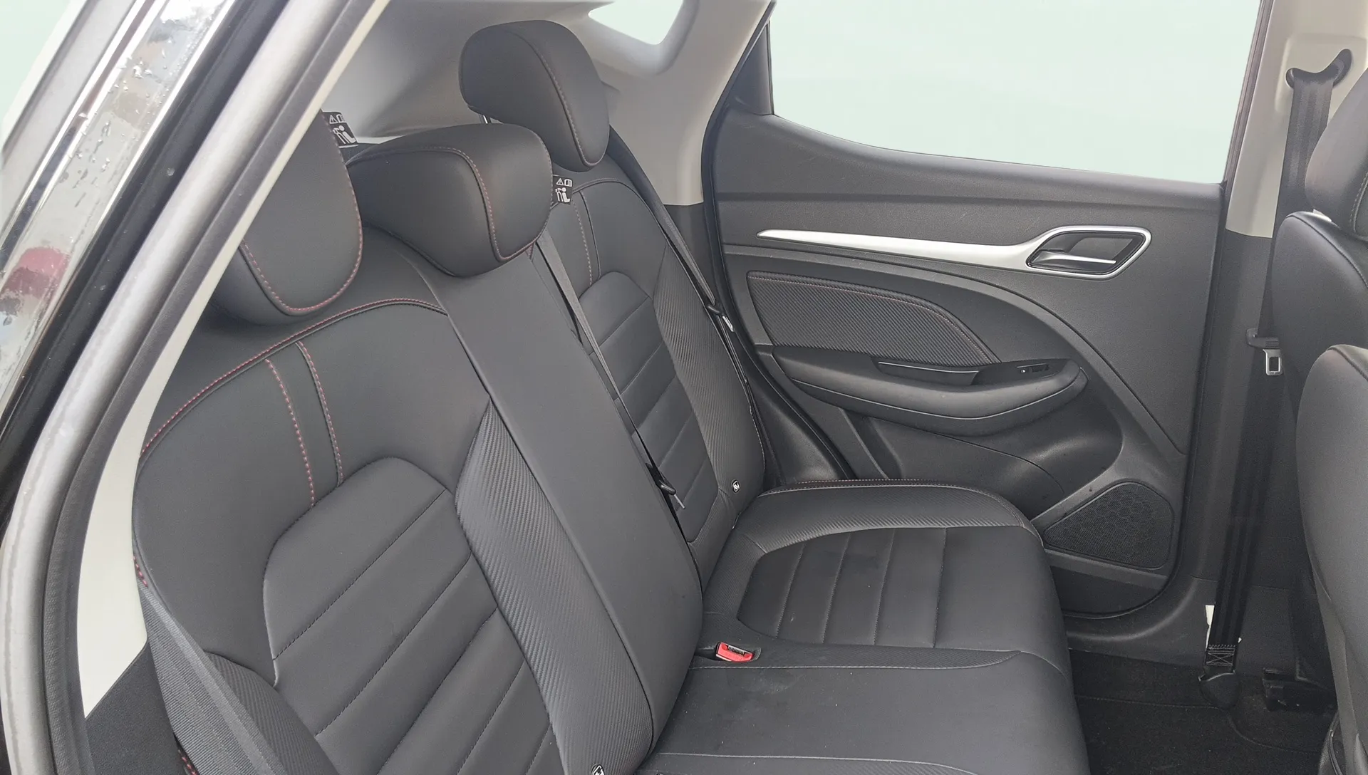 MG ZS 1.0T Luxury - foto 23