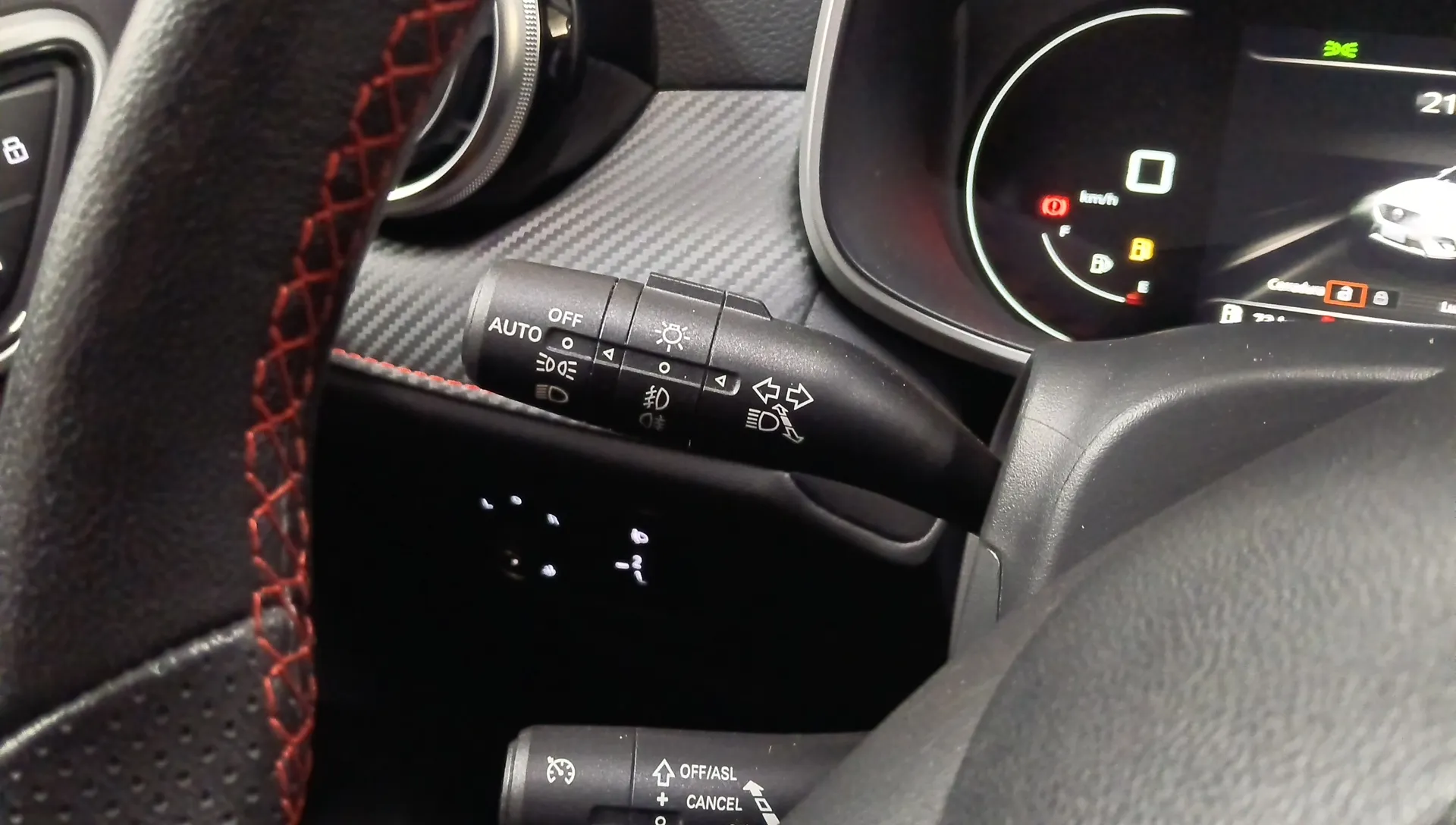 MG ZS 1.0T Luxury - foto 16