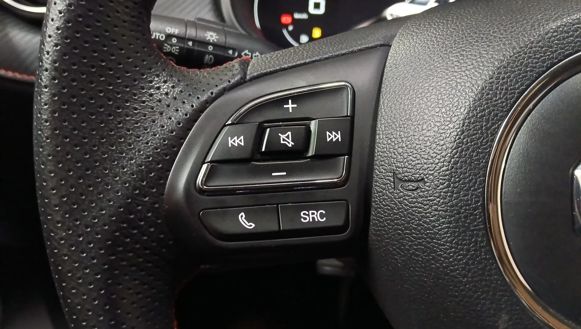 MG ZS 1.0T Luxury - foto 18