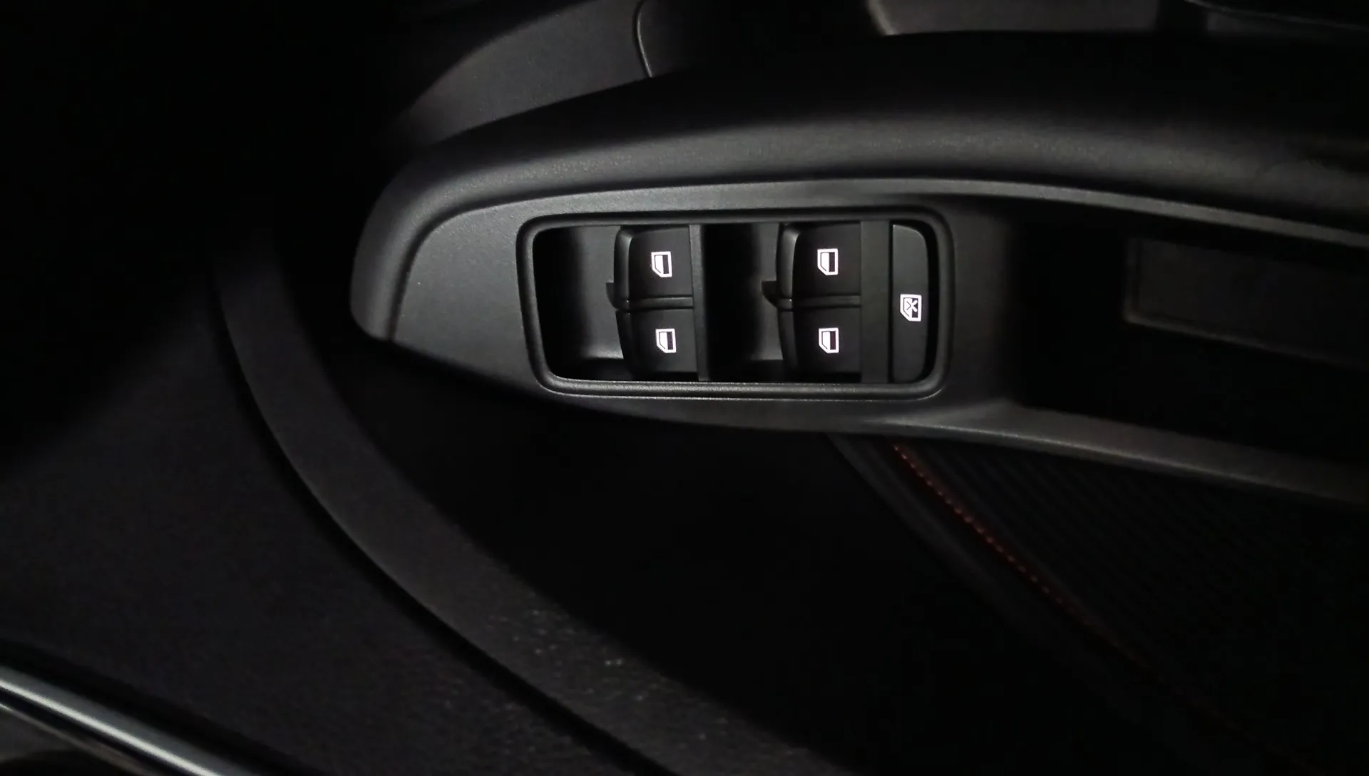 MG ZS 1.0T Luxury - foto 17