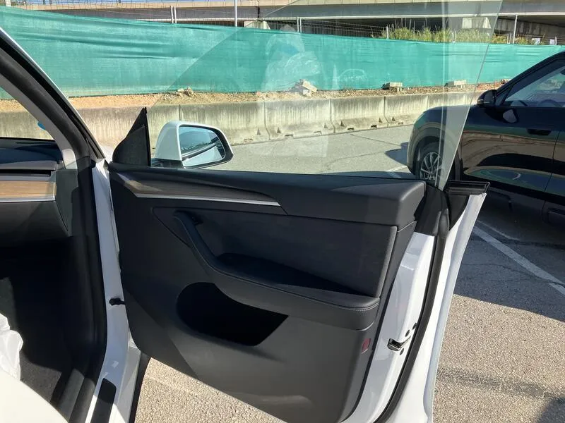 Tesla Model Y 75 kWh Gran Autonomia 4WD - foto 35