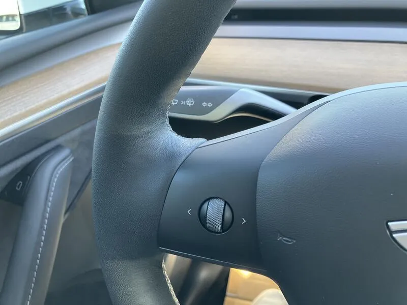 Tesla Model Y 75 kWh Gran Autonomia 4WD - foto 15