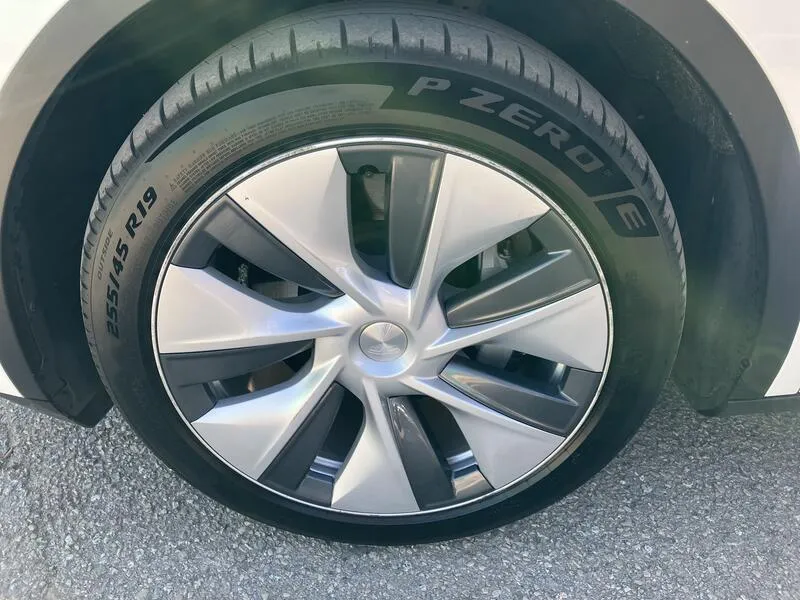 Tesla Model Y 75 kWh Gran Autonomia 4WD - foto 23