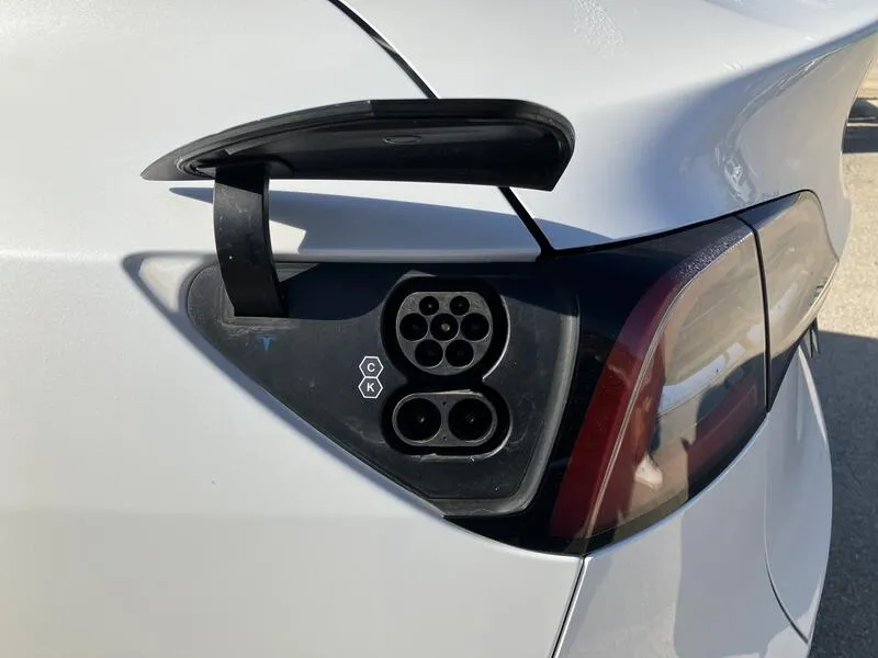 Tesla Model Y 75 kWh Gran Autonomia 4WD - foto 29